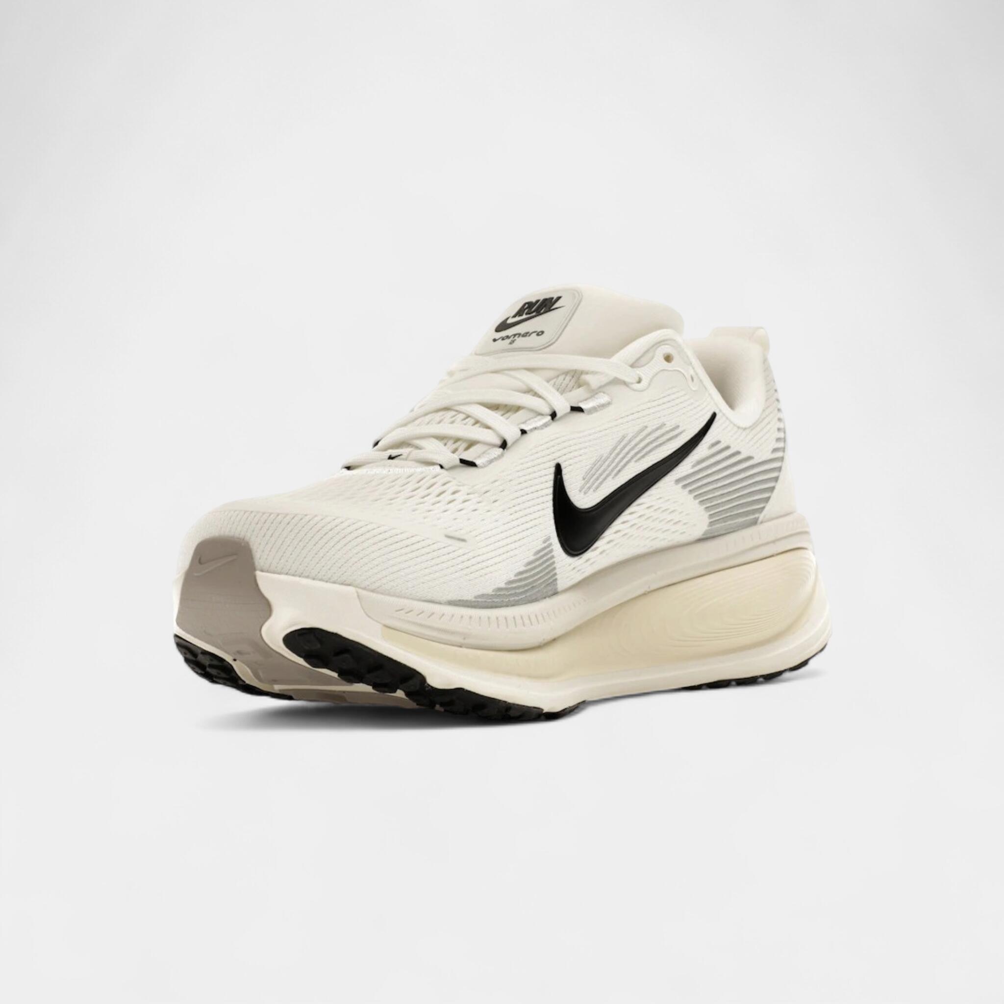 Nike Vomero 18 Summit White Coconut Milk 3/4