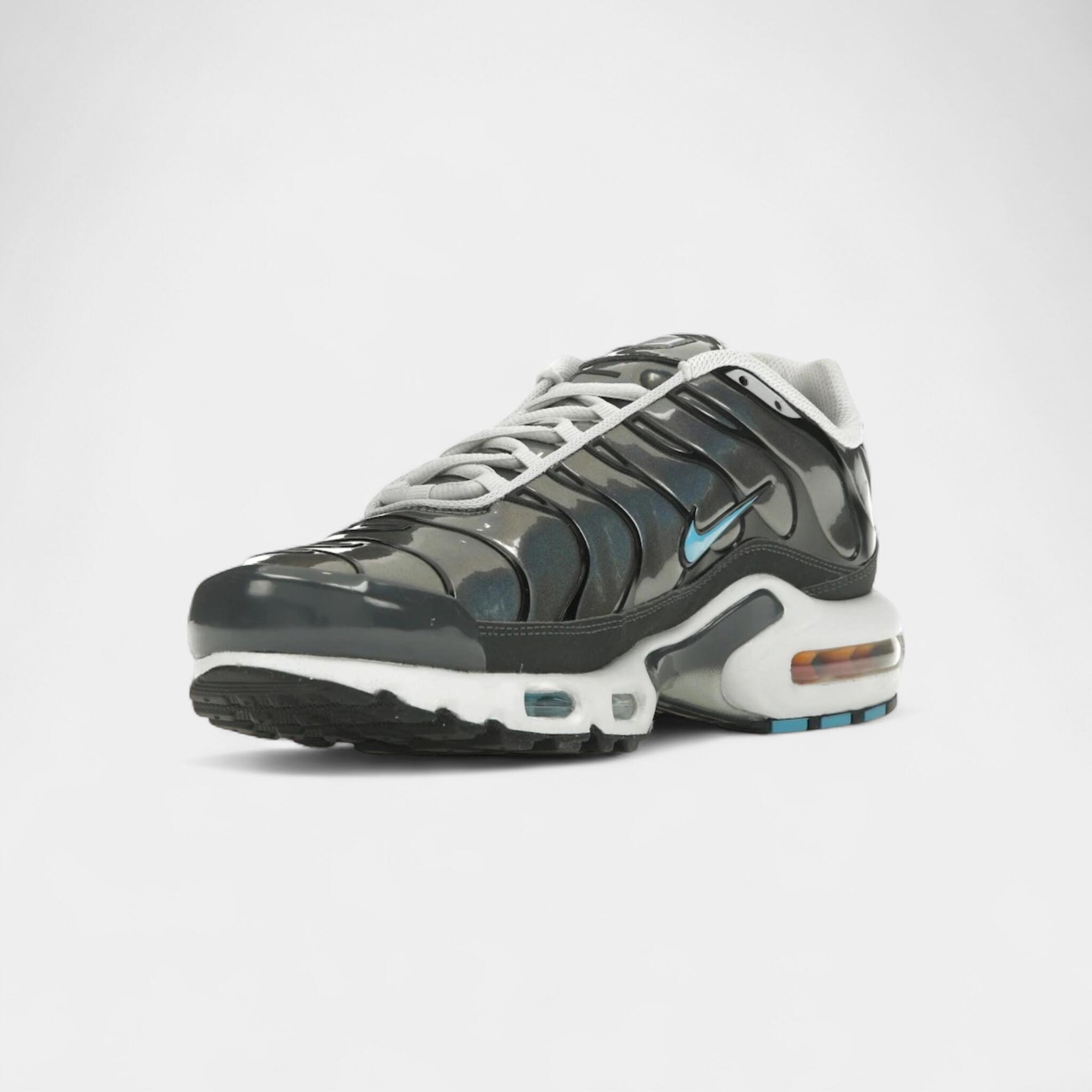 Nike Air Max Plus Iridescent 3/4