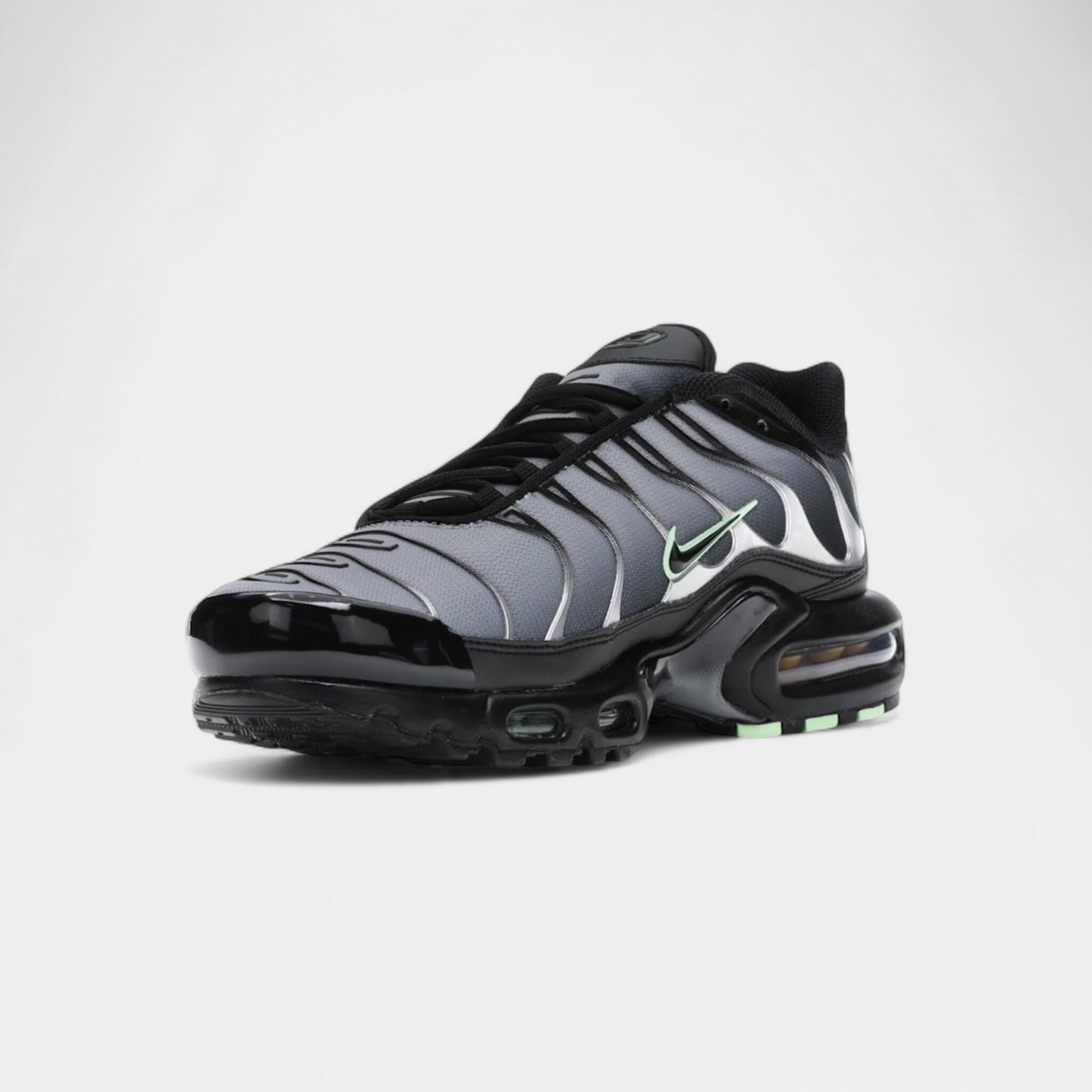 Nike Air Max Plus Black Particle Grey Vapour Green 3/4