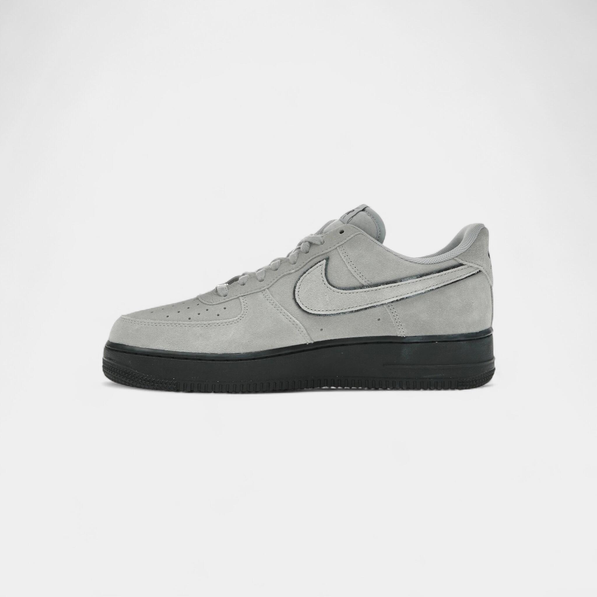 Nike Air Force 1 Low '07 LV8 Light Smoke Grey Suede Black 4/5