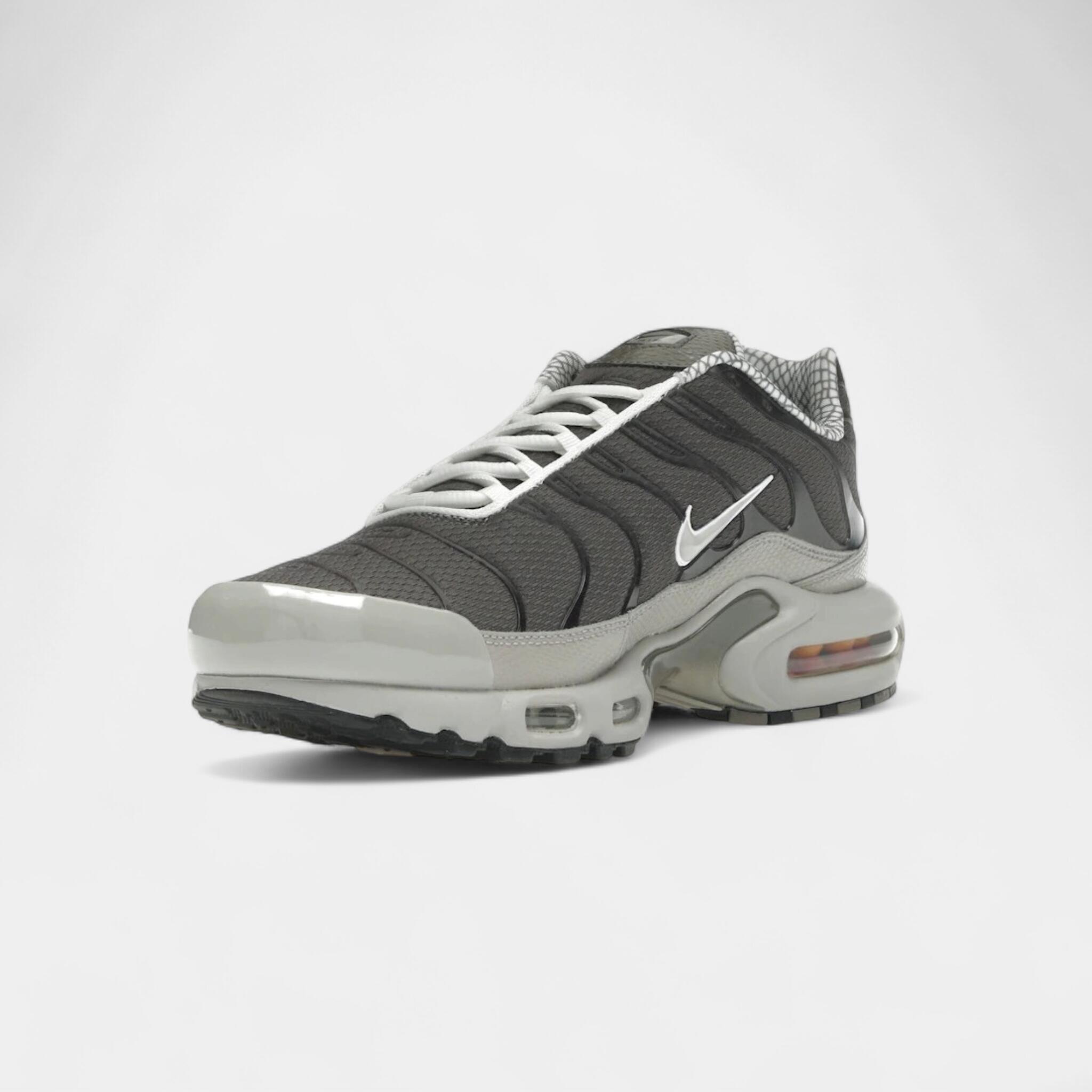 Nike Air Max Plus Year of the Snake 3/4