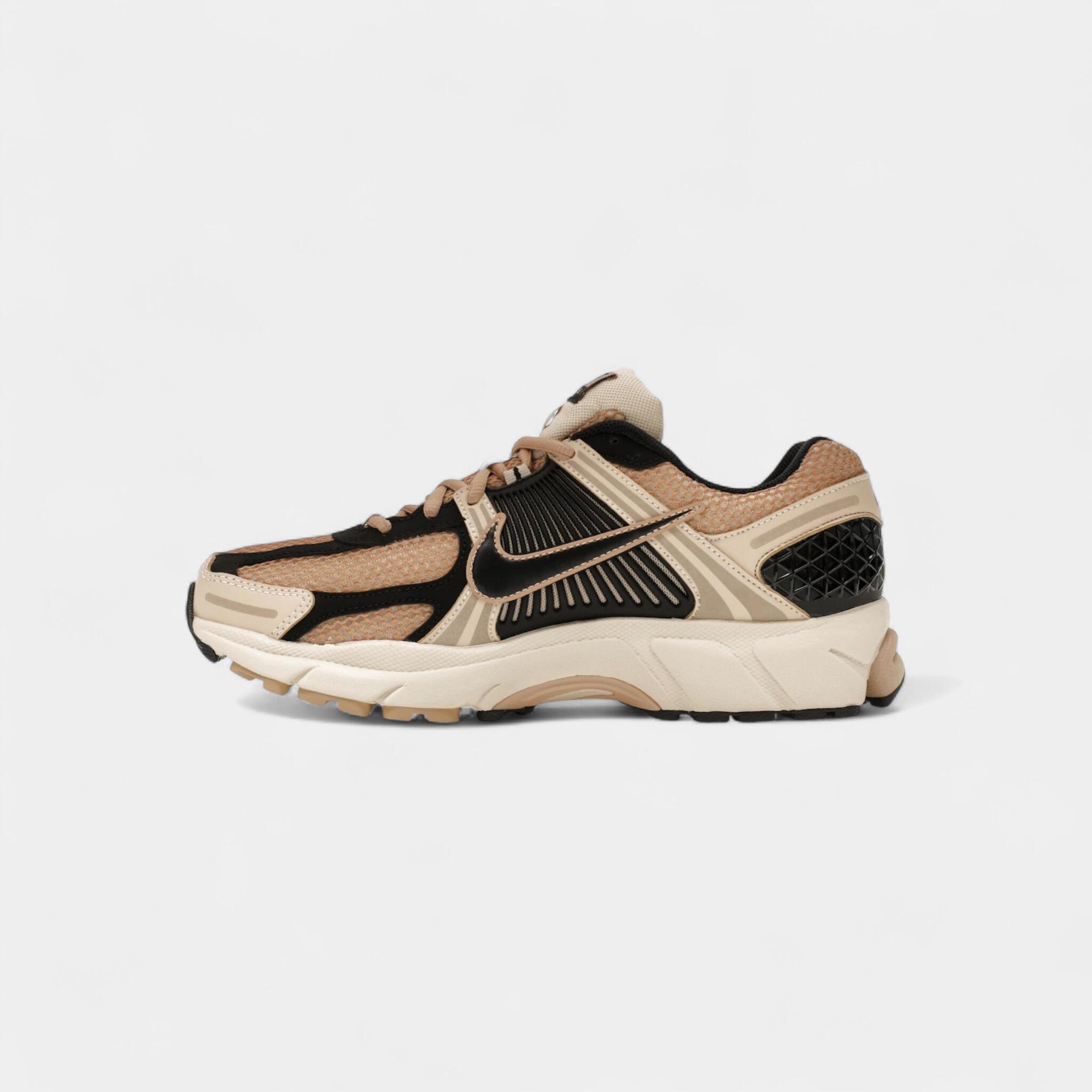 Nike Zoom Vomero 5 Sanddrift (Women's) 4/5