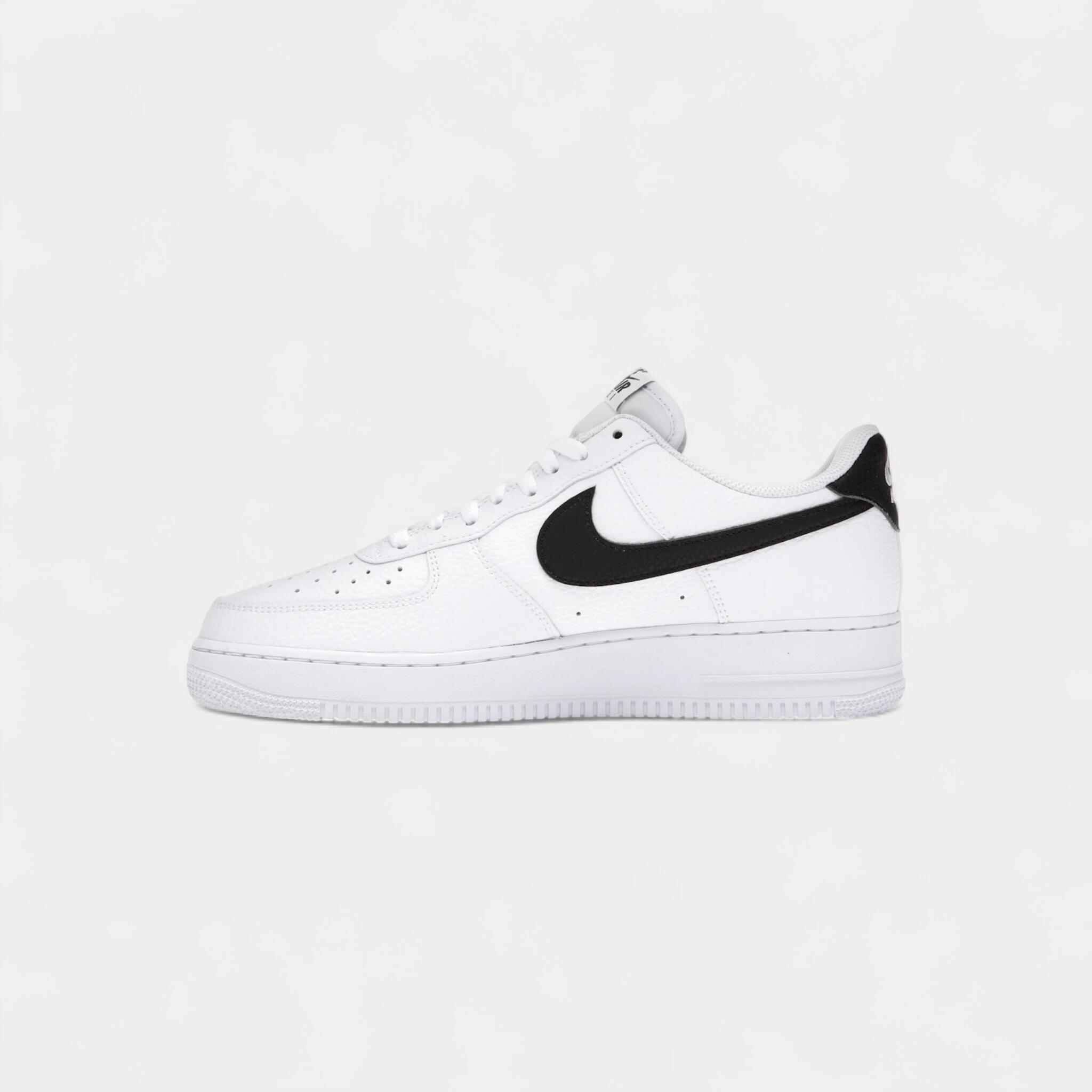 Nike Air Force 1 Low '07 White Black Pebbled Leather 4/5