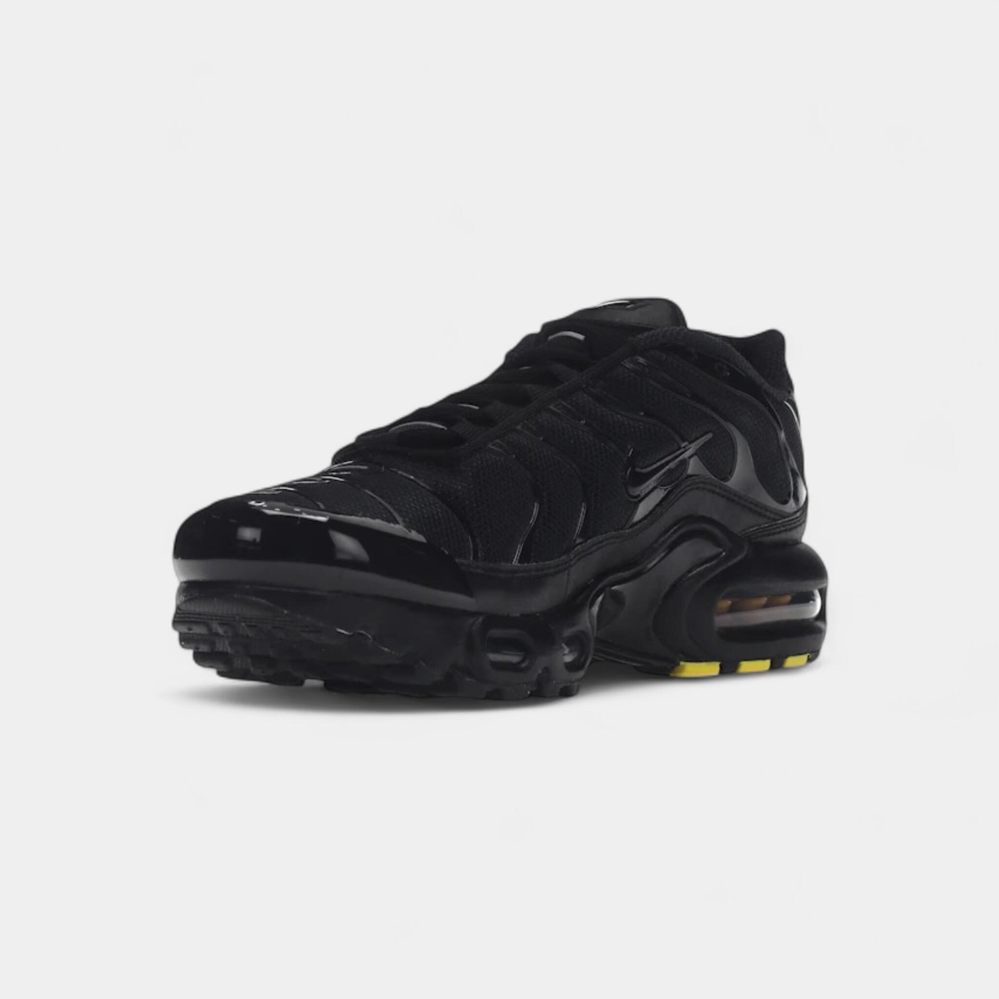 Nike Air Max Plus Triple Black (GS) 3/4