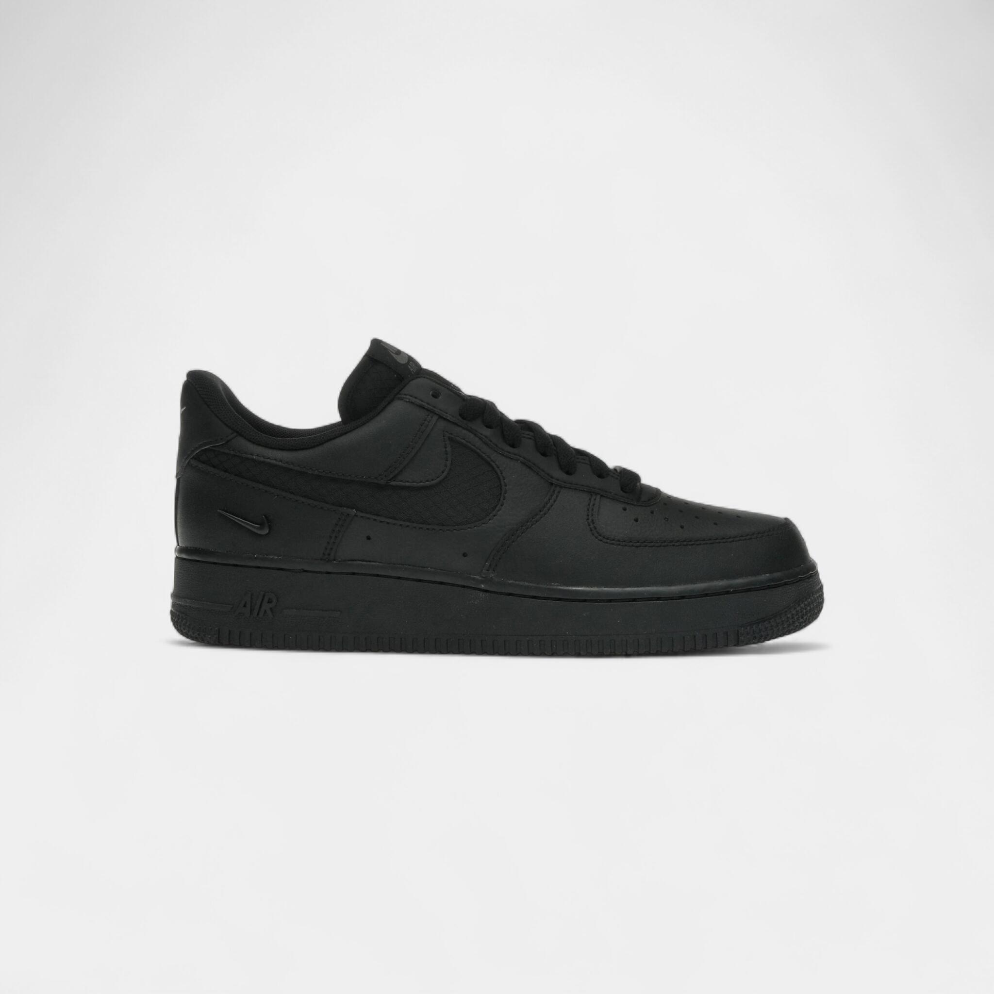 Nike Air Force 1 Low SE Triple Black Ripstop 1/5