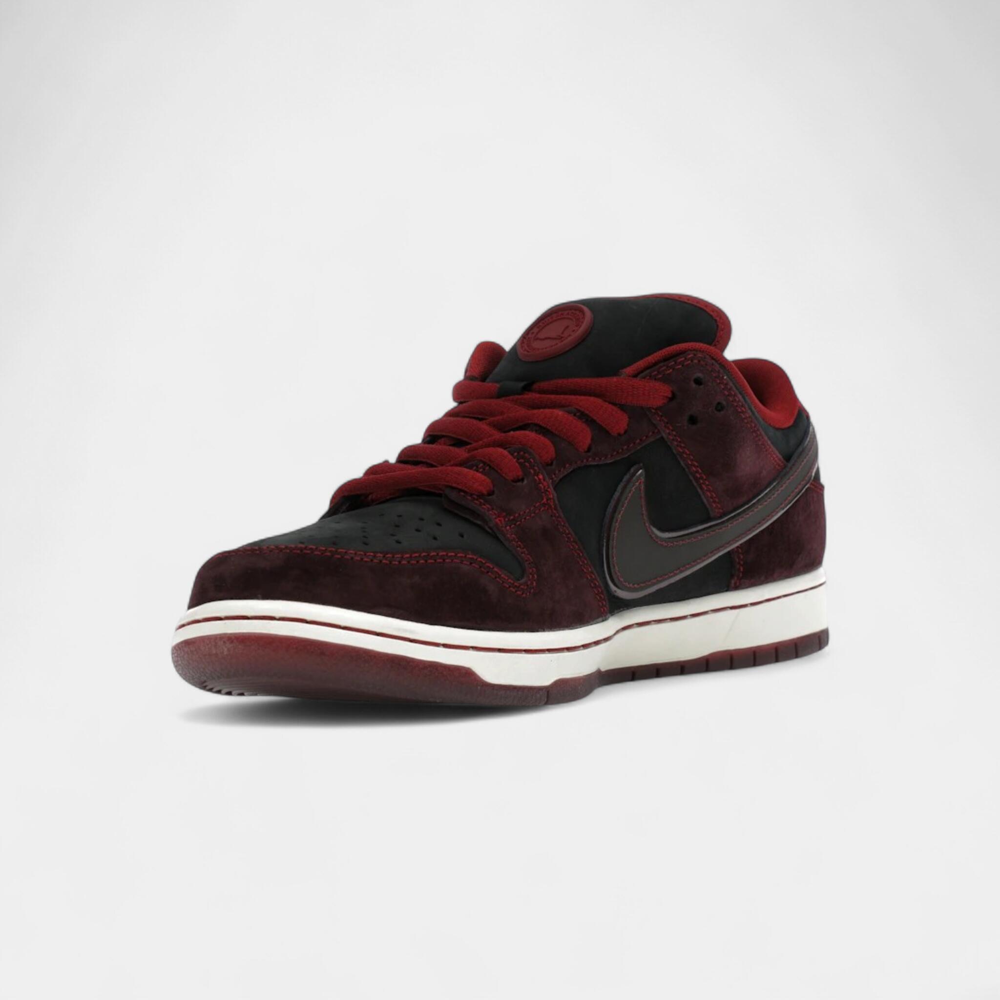 Nike SB Dunk Low Riot Skateshop 3/5