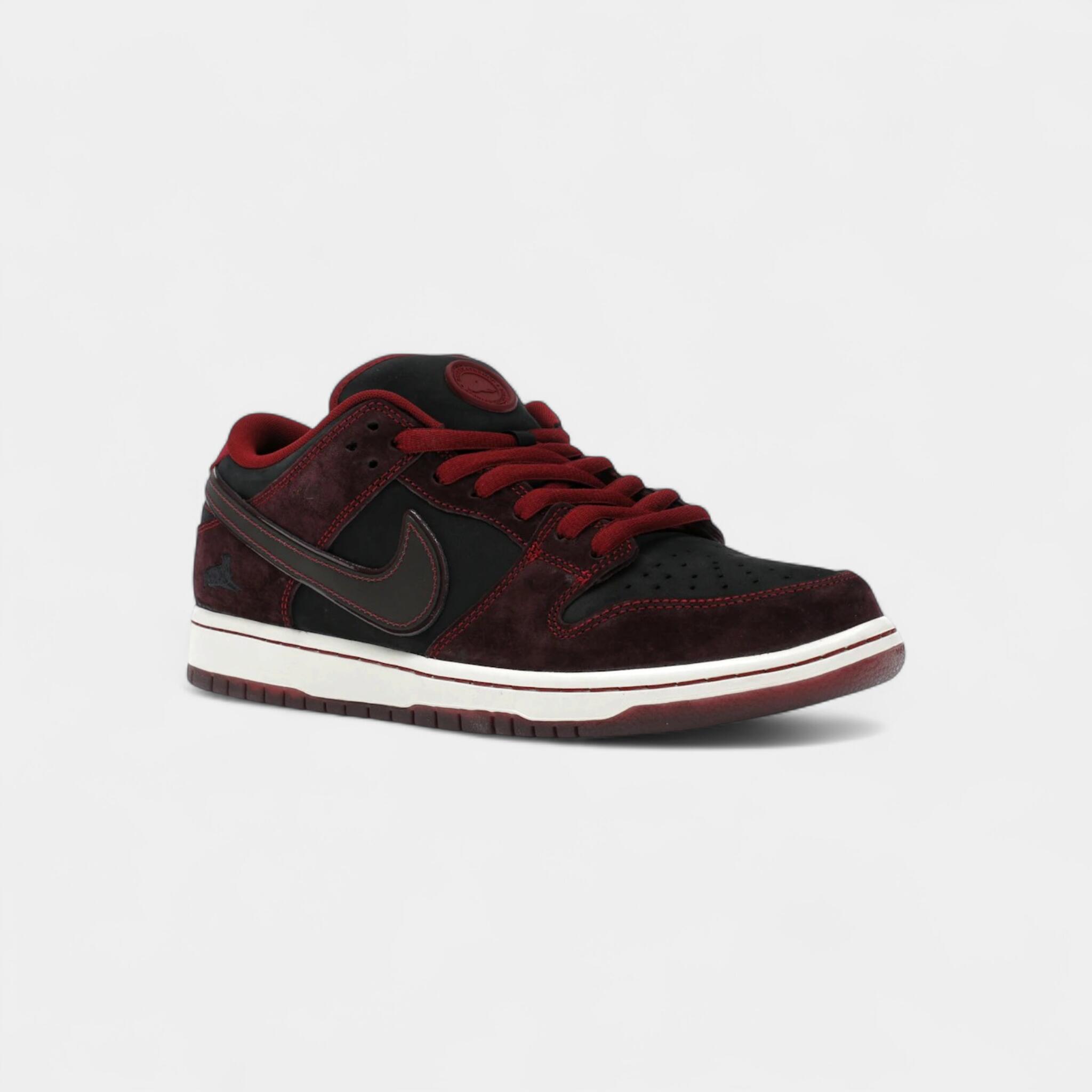 Nike SB Dunk Low Riot Skateshop 2/5