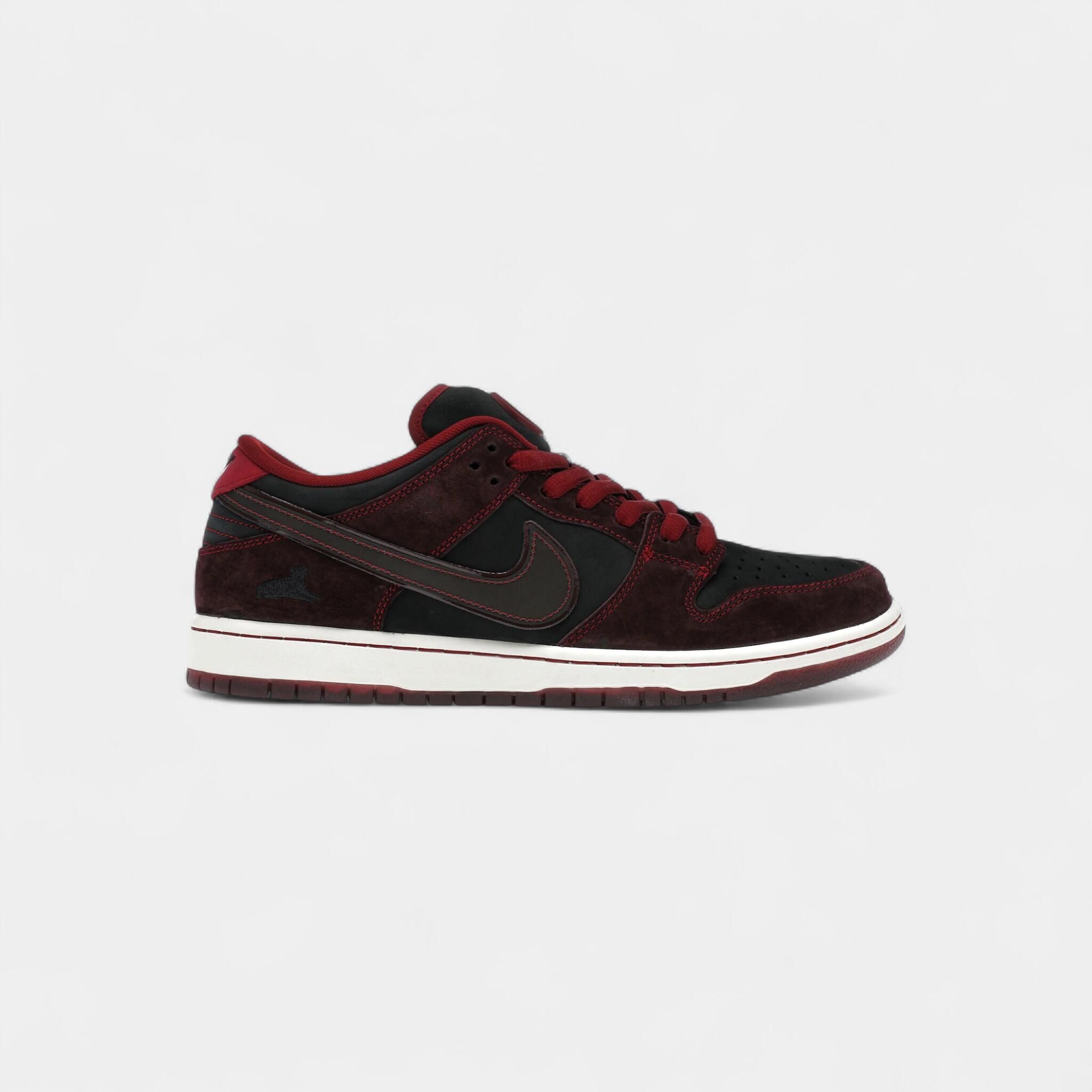 Nike SB Dunk Low Riot Skateshop 1/5