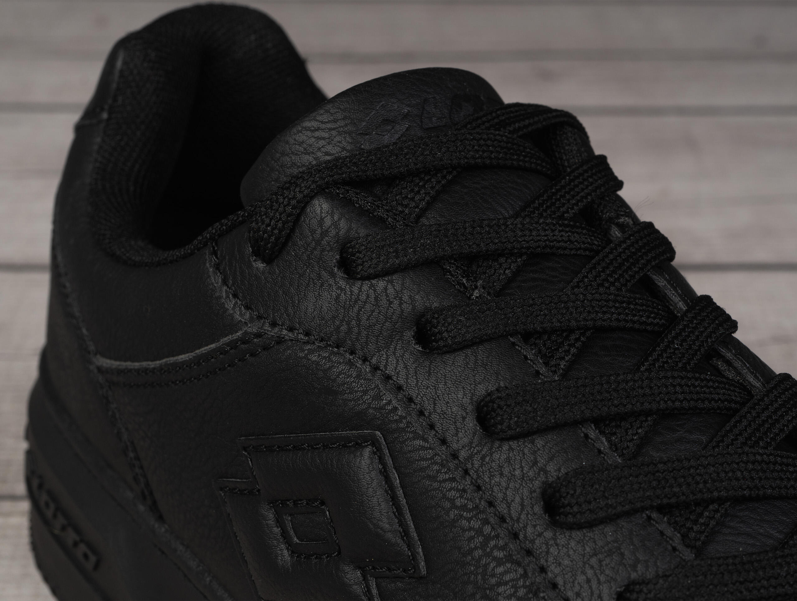 Buty damskie sportowe Lotto PALIOT PF 6/6