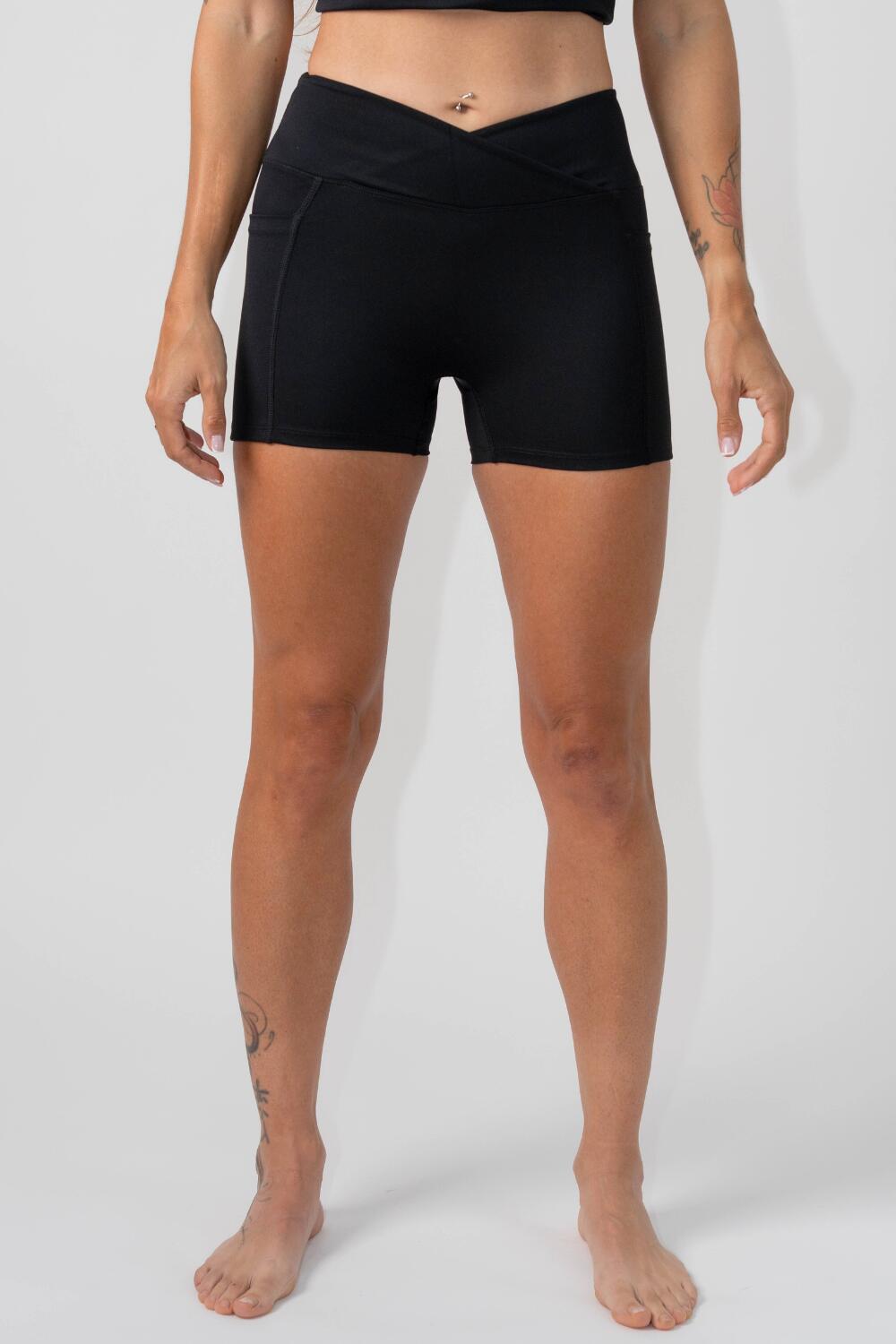 Mallas Cortas Fitness Mujer Cintura en V Efecto Push Up con Bolsillos Laterales 1/3