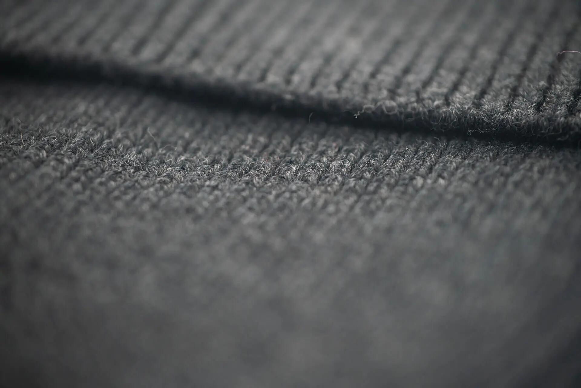 Solid – Dark Grey 4/5