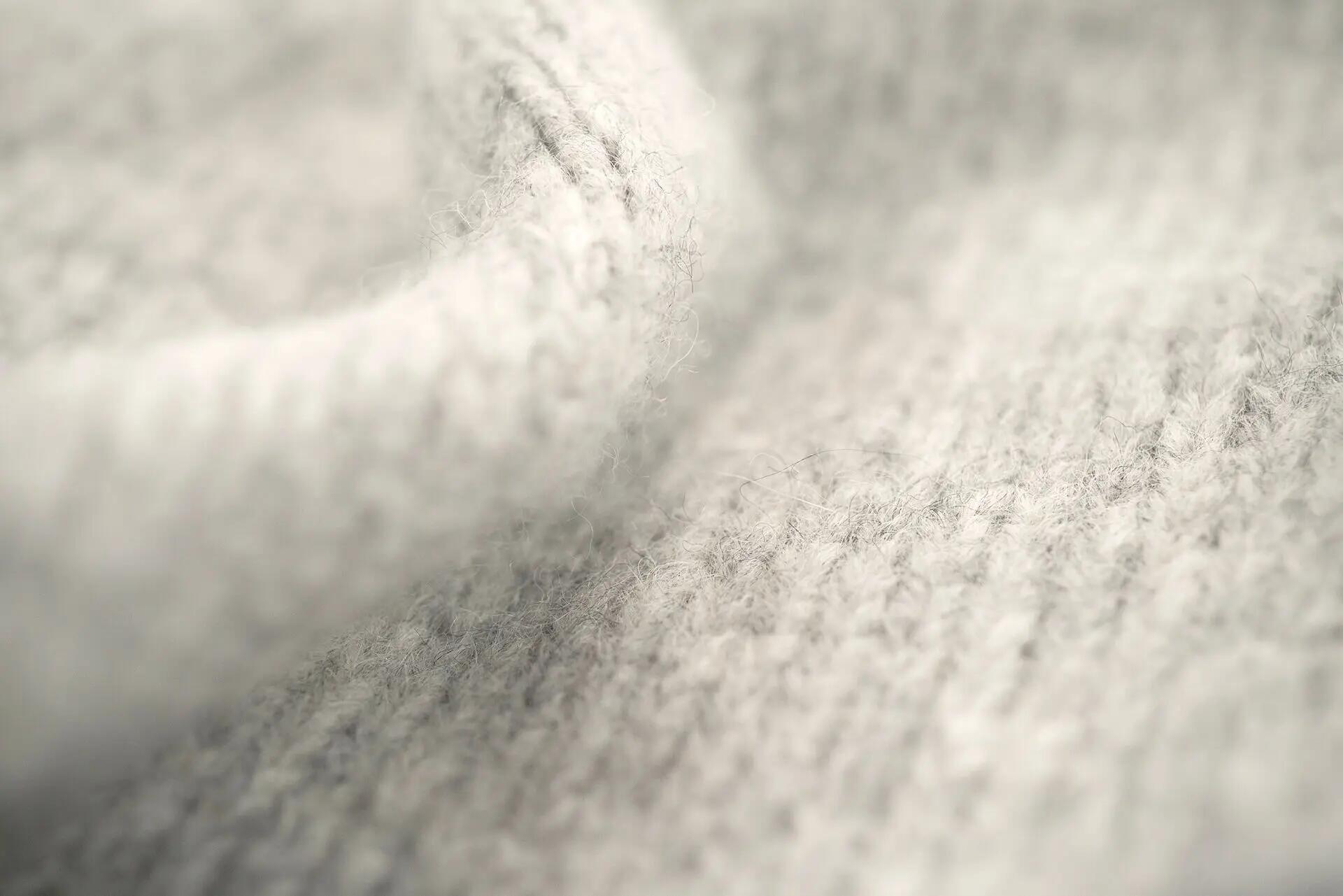 Pilgrim – Light Grey 4/6