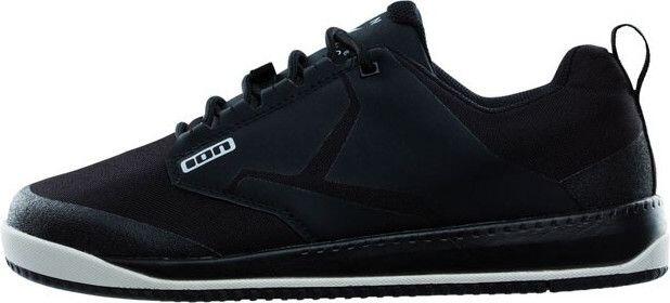 Paar schwarze ION Scrub MTB Schuhe 3/4