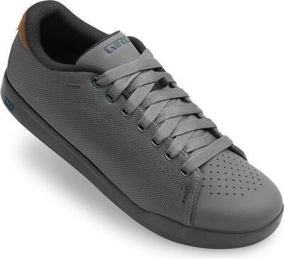 Paar giro deed schoenen grijs