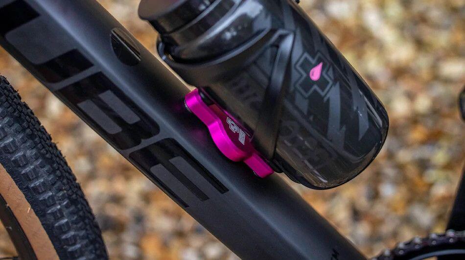 Muc-Off Secure Tag Holder GPS-Schloss Pink 4/5