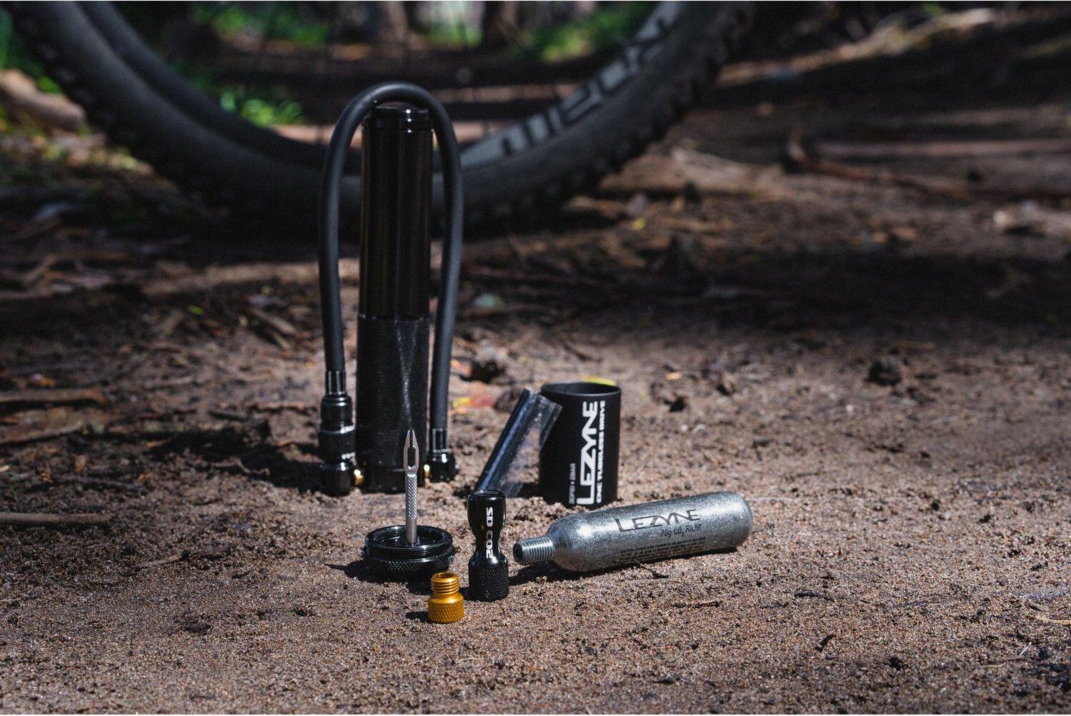 Pompa manuale Lezyne CNC Tubeless Drive (max 30 psi / 2 bar) nera 3/5