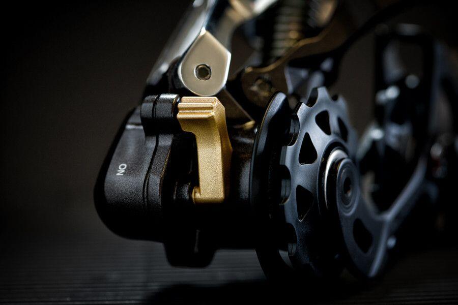 SHIMANO Dérailleur Arrière SAINT M820 SS Shadow+ Chape Courte, Noir 4/6