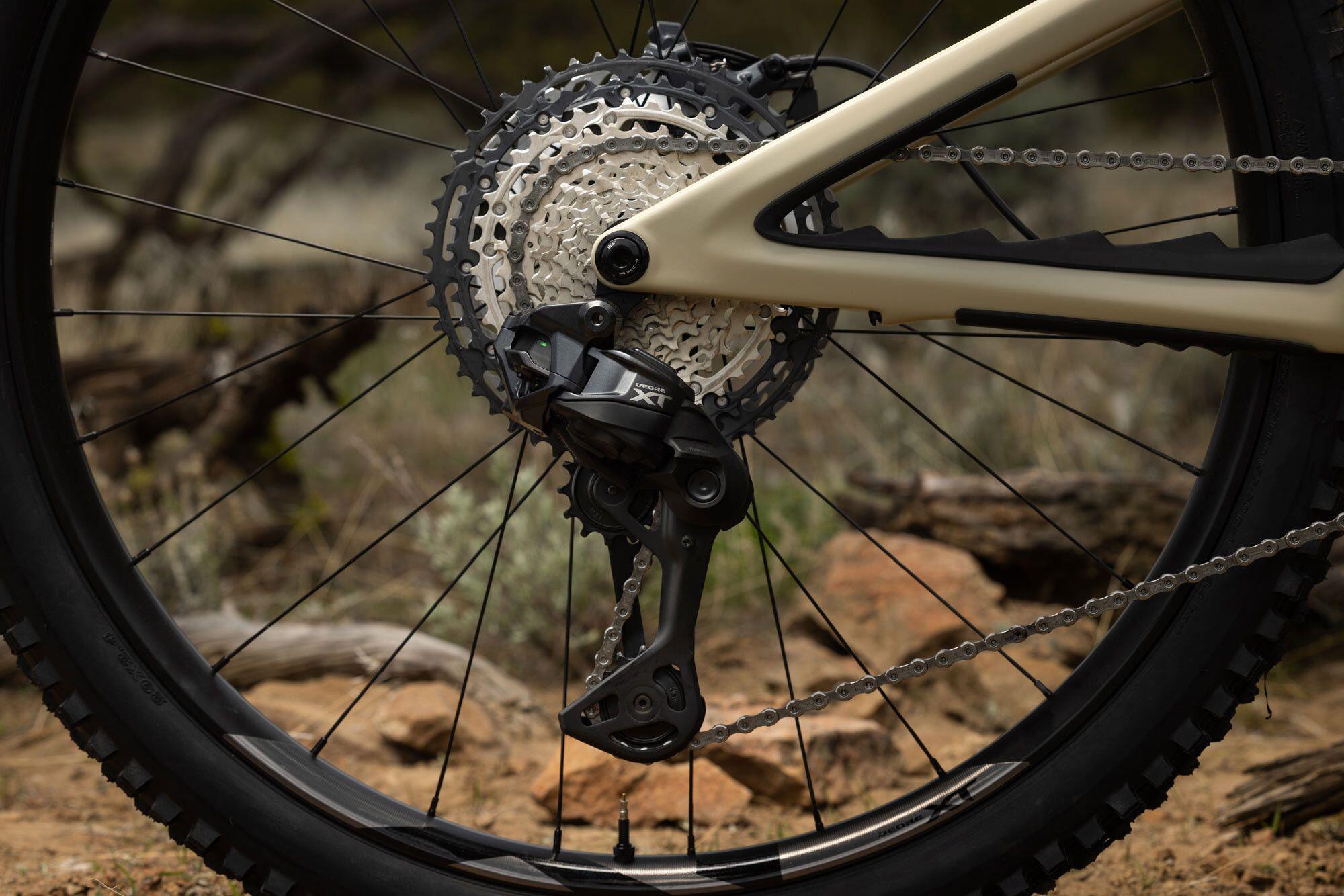Desviador traseiro Shimano Deore XT Di2 RD-M8250-SGS (gaiola longa) 1x12S (bater 6/7