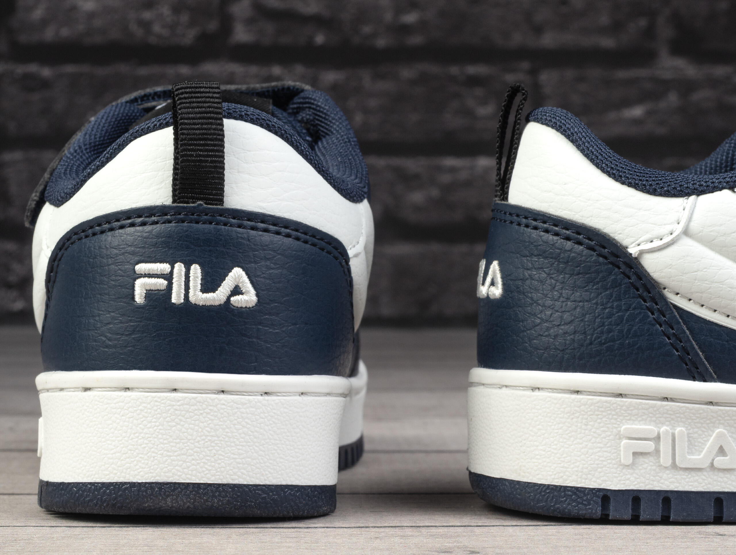 Buty dziecięce sportowe  na rzep Fila REGA NF VELCRO KIDS 4/6