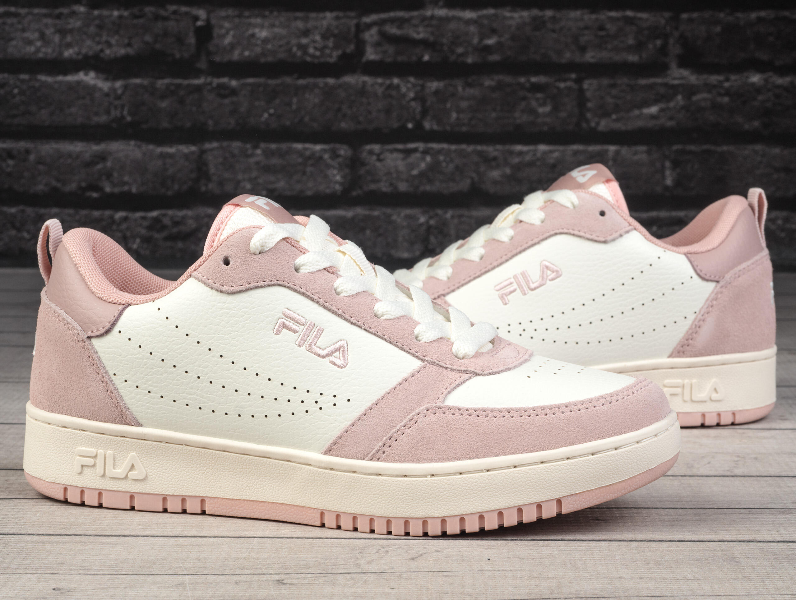 Buty damskie sneakersy sportowe Fila REGA S WMN 2/6