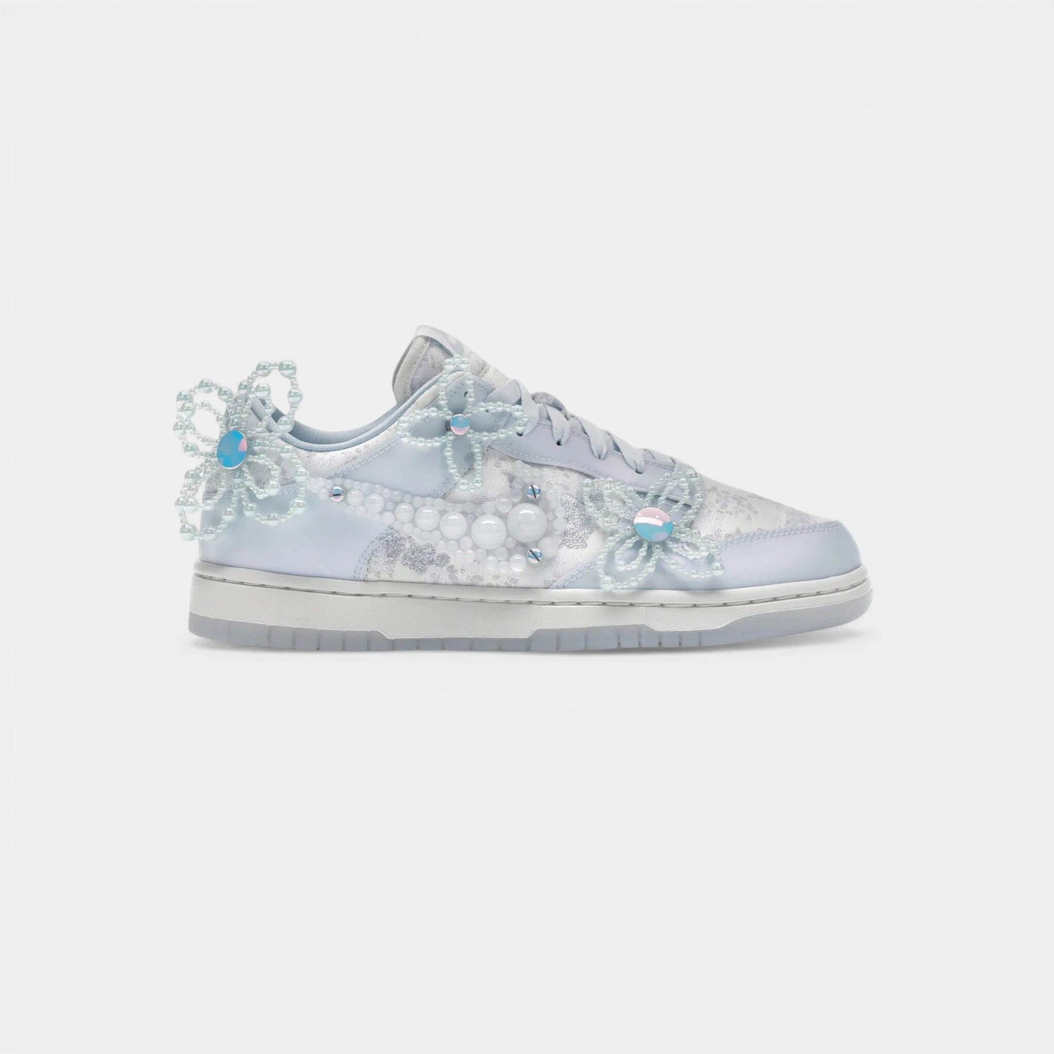 NIKE picture