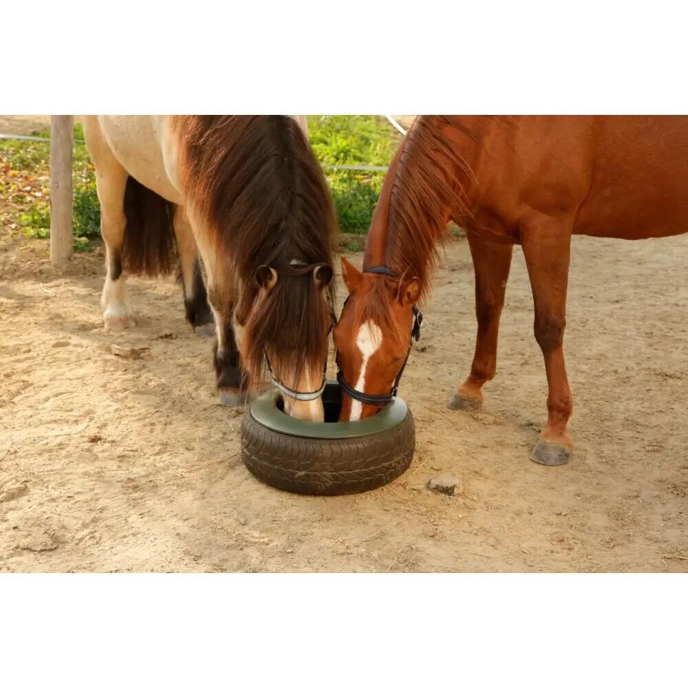 Mangeoire à pneu pour cheval Kerbl 2/3