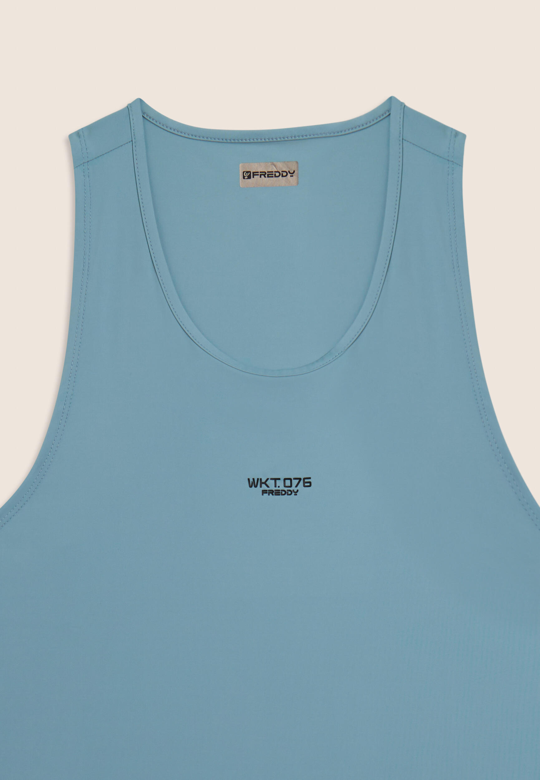 Camiseta sin mangas con espalda deportiva en tejido de secado rápido 3/3