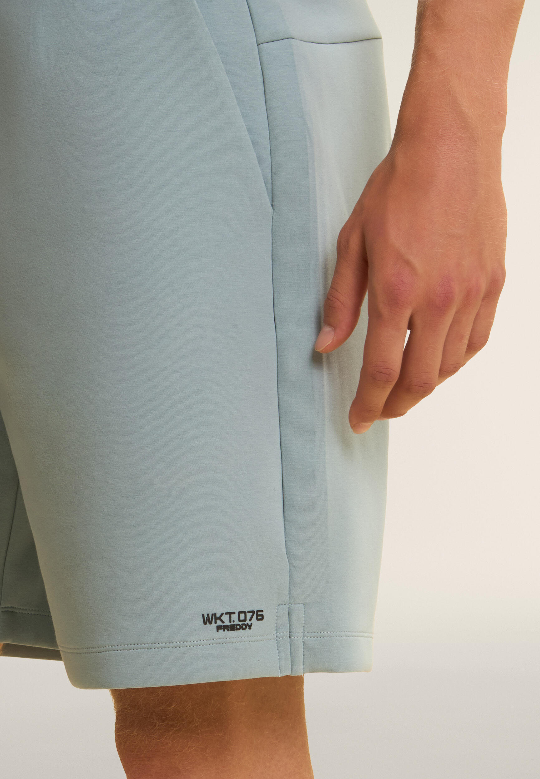 Pantalon court en tissu interlock technique 4/4