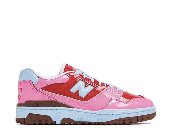 New Balance 550 femmes écru avec accents rouge et bleu