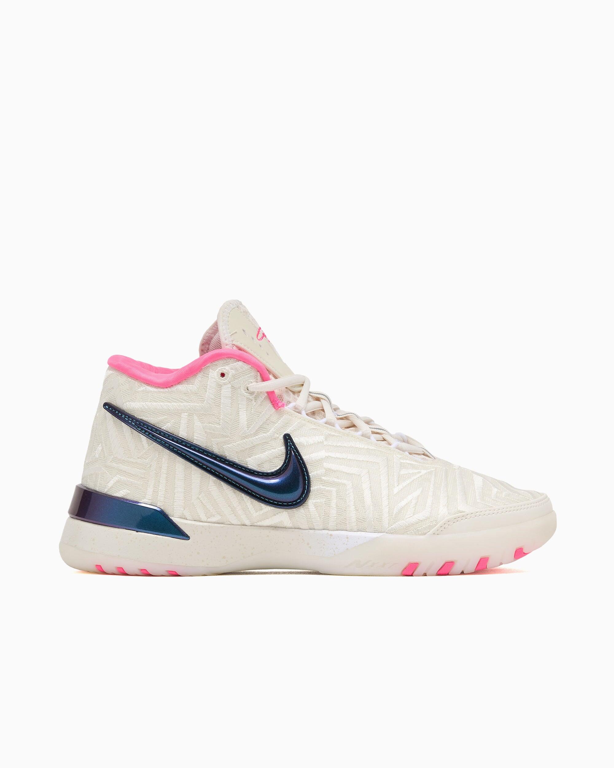 NIKE picture