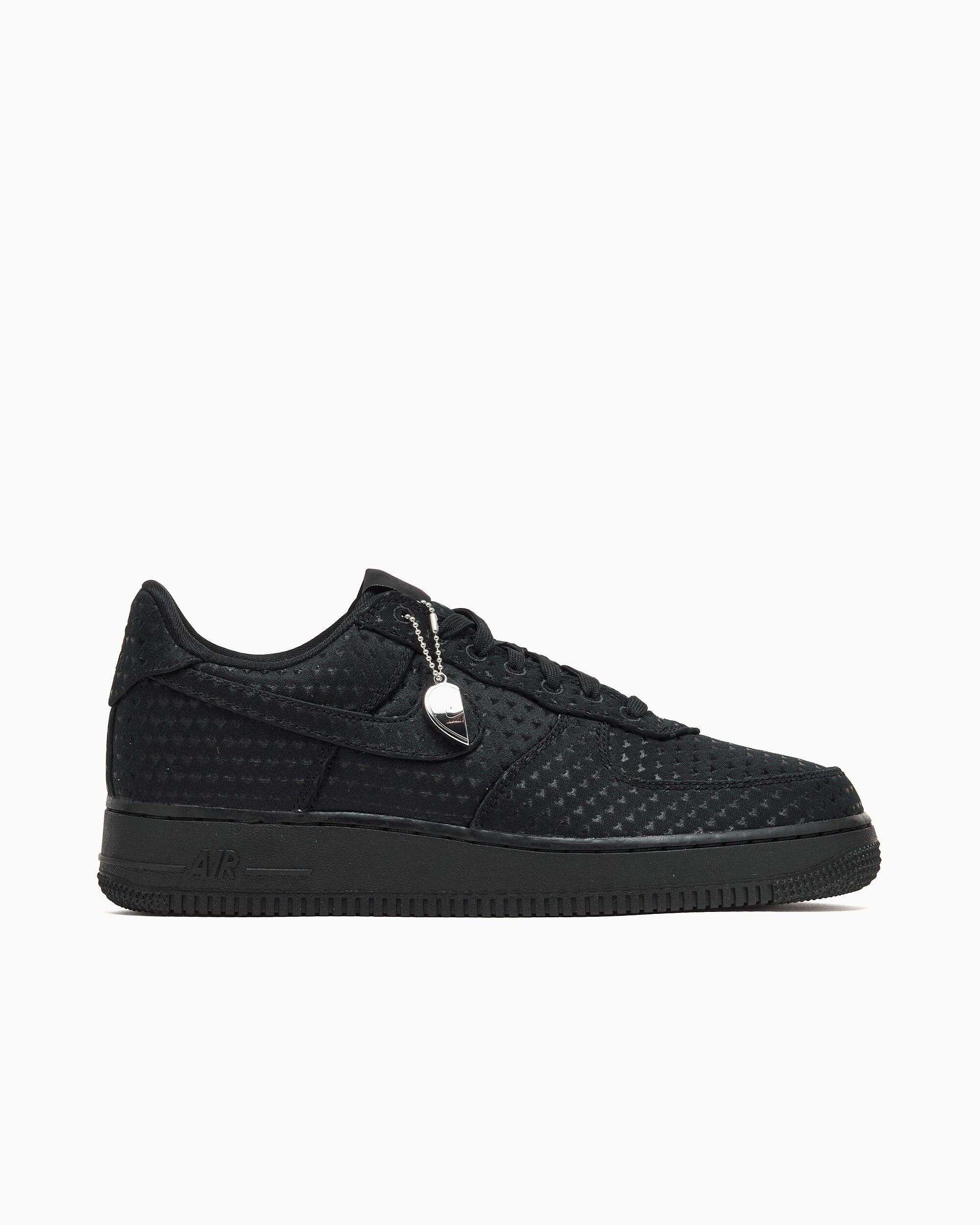 NIKE picture