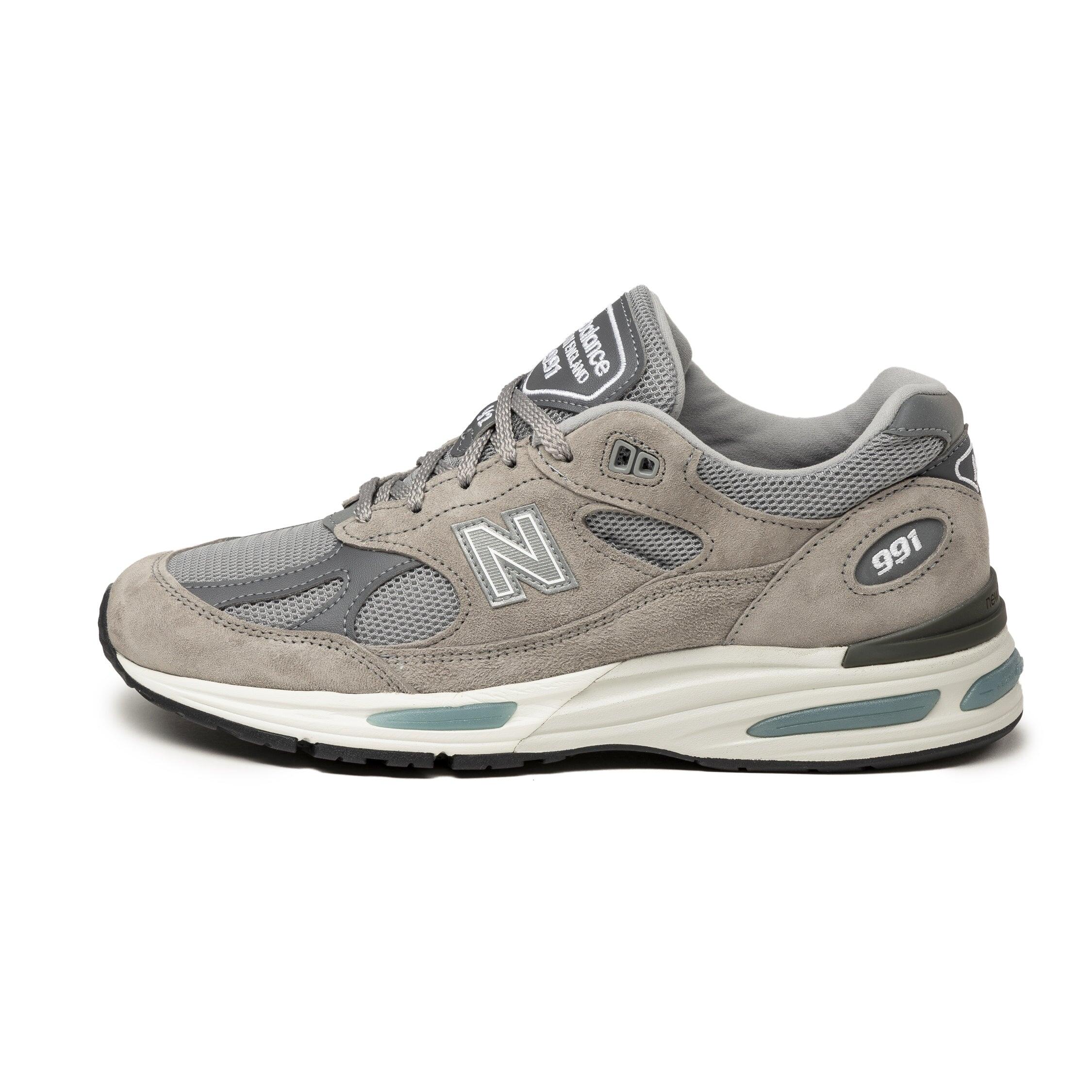 NEW BALANCE picture