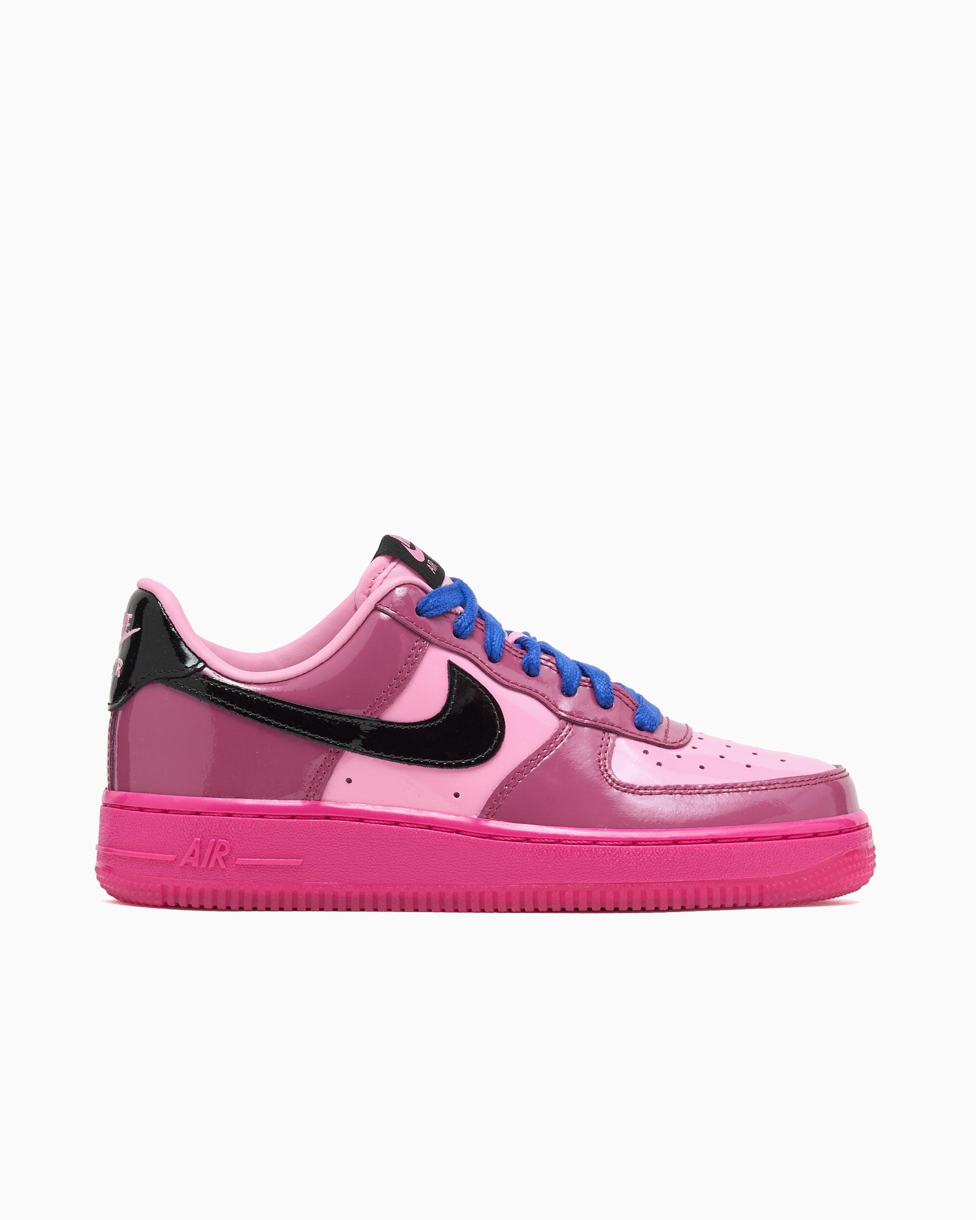 NIKE picture