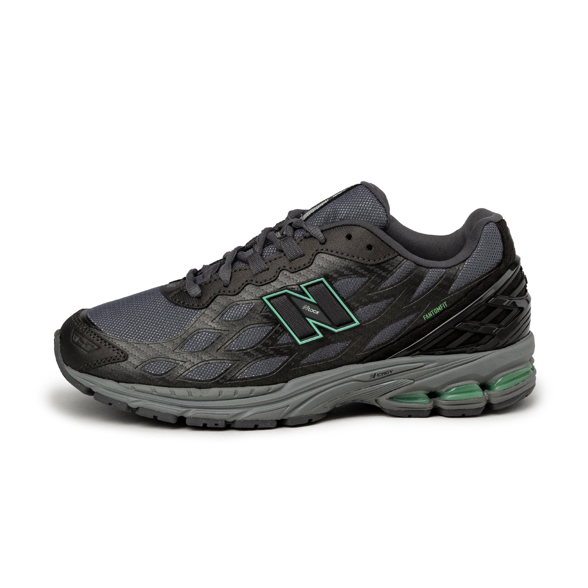 NEW BALANCE picture