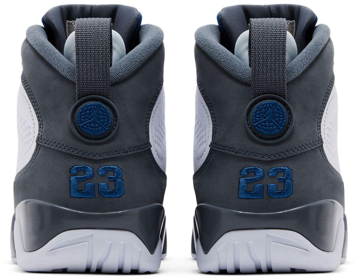Air Jordan 9 Retro Flint Grey con dettagli French Blue 4/5