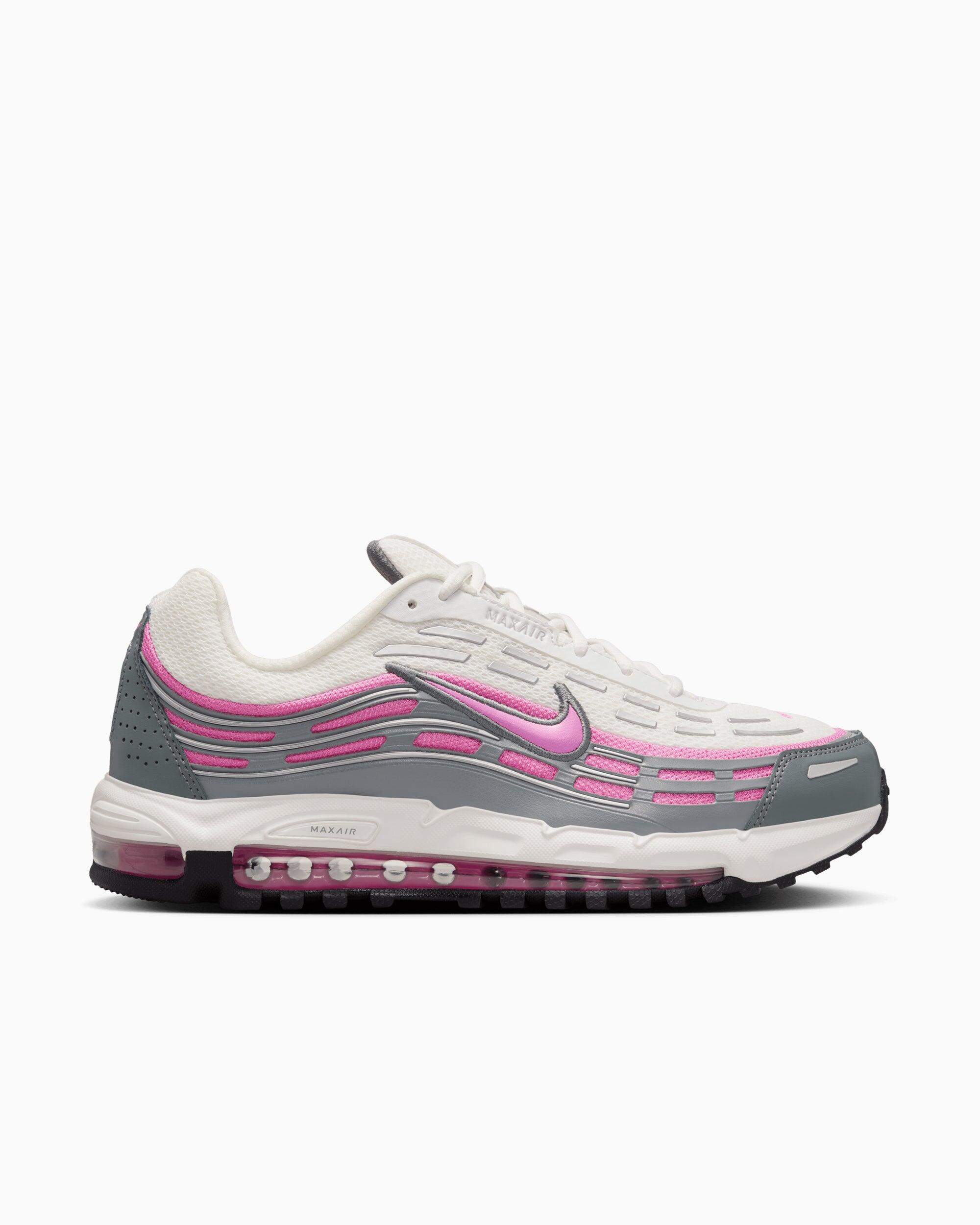 NIKE picture