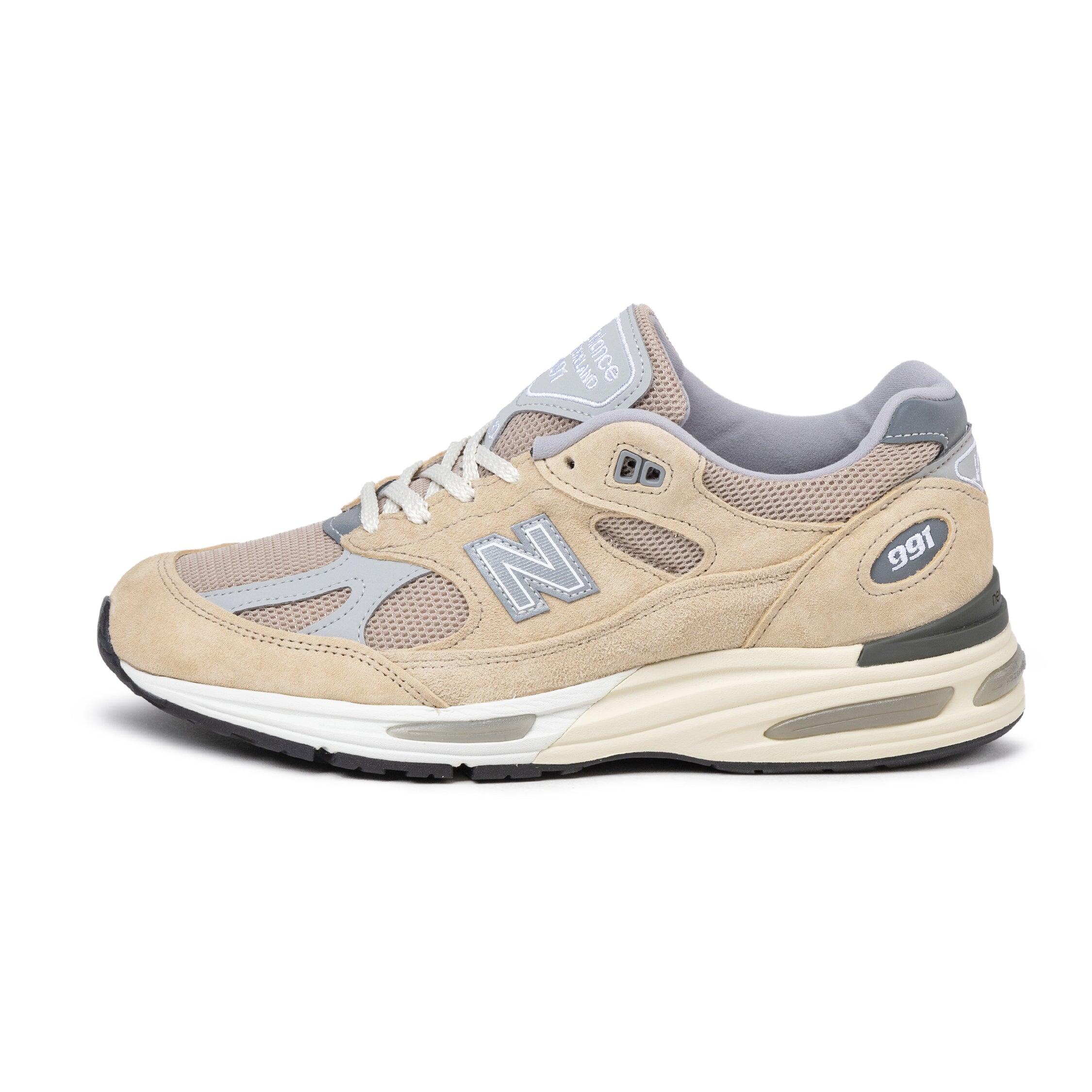 NEW BALANCE picture