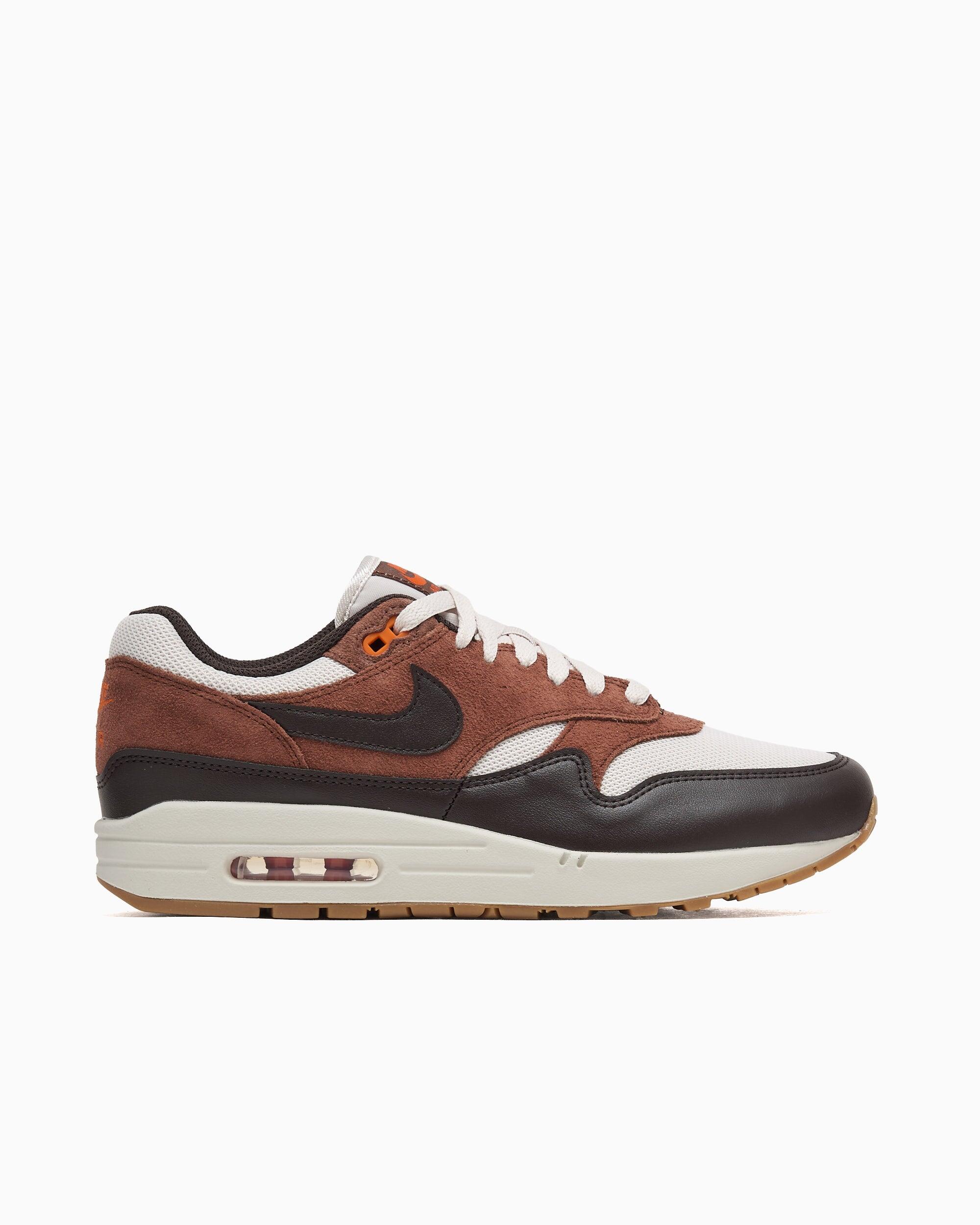 NIKE picture