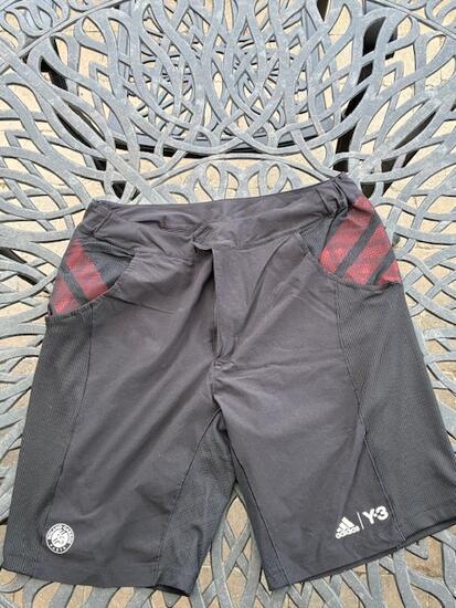 Tussen Particulieren - Adidas tennisshort Maat M