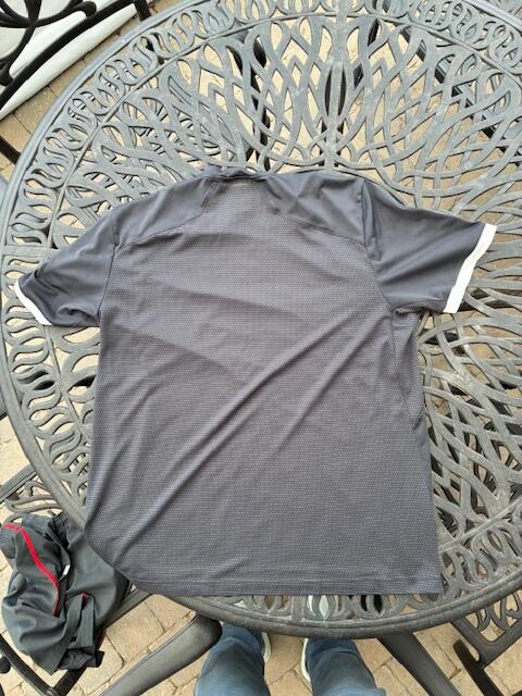 Entre Particuliers - T-shirt Adidas Taille L 2/2