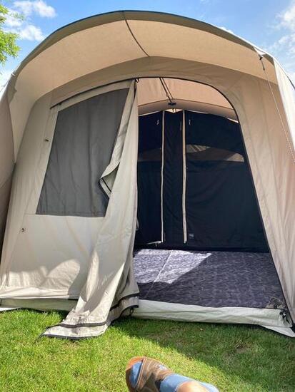 Entre Particuliers - Tente de camping gonflable 4 personnes 2 chambres