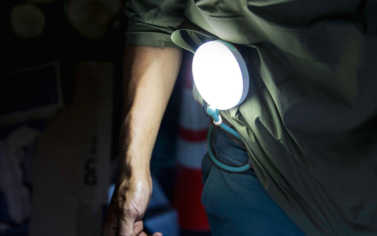 Lanterne solaire flexible 3‑en‑1 Biolite Flexlight – 40 lumens, rechargeable USB 6/7
