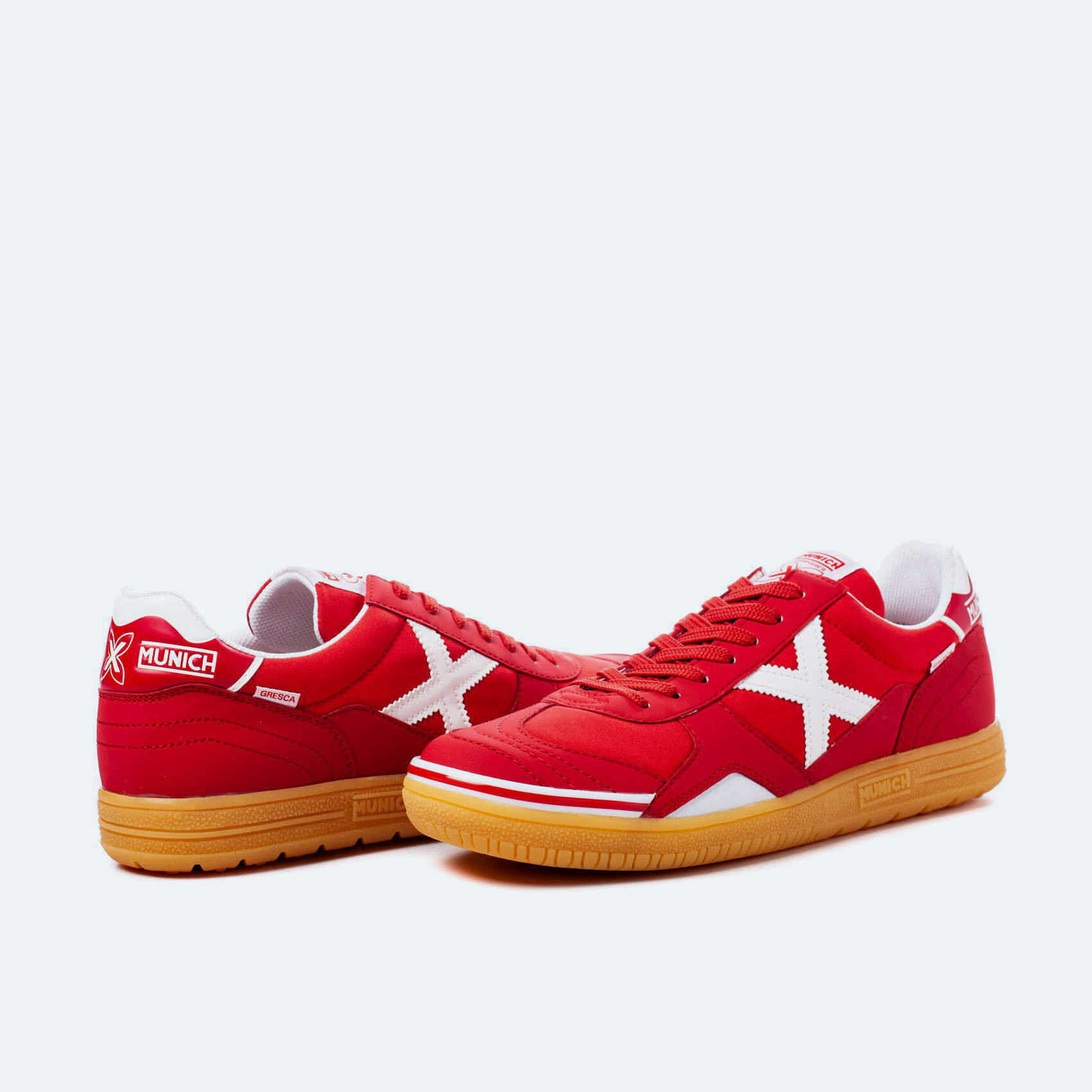 MUNICH GRESCA 24 Scarpe da calcio a 5 con design rosso e bianco. 2/4
