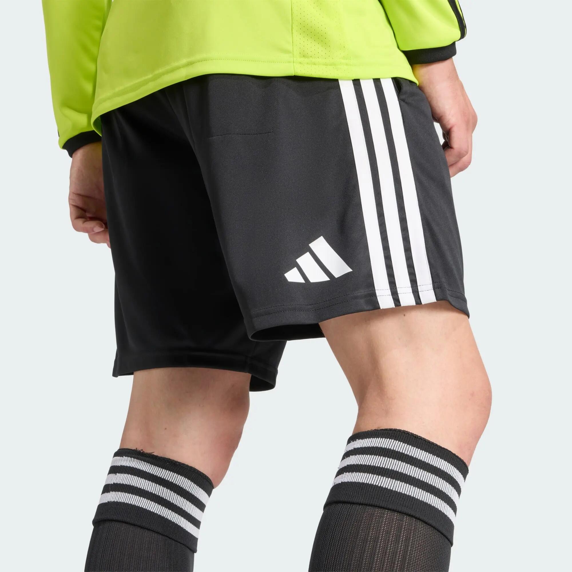REFEREE 26 RÖVIDNADRÁG 4/11