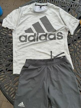 Entre Particuliers - Ensemble tennis Short M + 2 Tshirt Adidas L