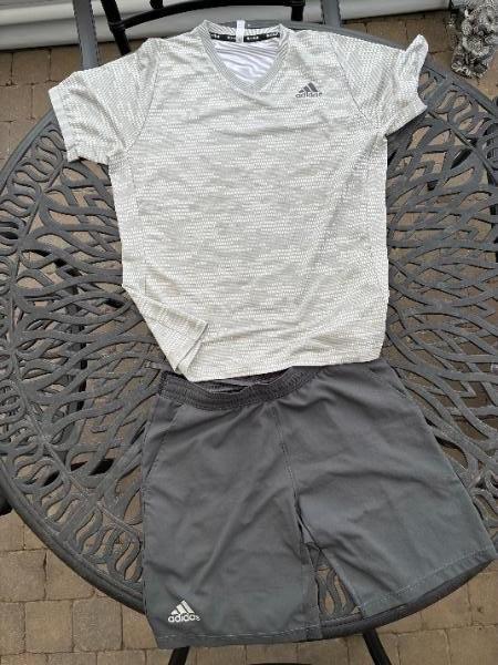 Tussen Particulieren - Tennisset M shorts + 2 Adidas L T-shirts 2/2