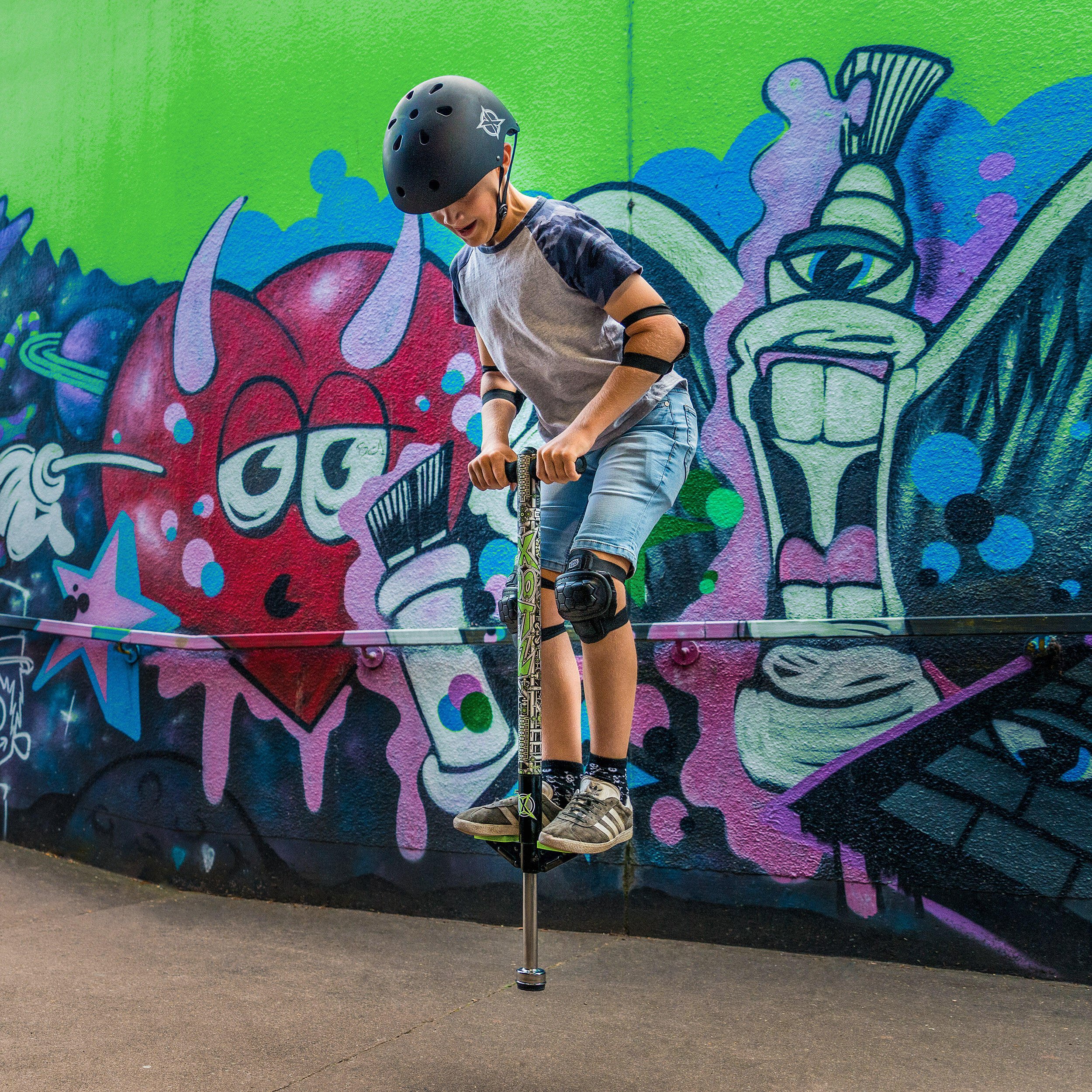 Xootz Pogo Stick, Industrial Design for Kids, Soft Foam Handlebars, Black/Green 2/6