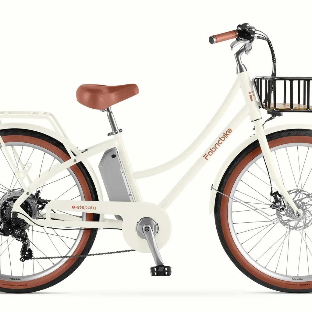 E-Stepcity Electric Bike - 250W, 36V, 60 km Range, Shimano 7Speed. Sand F/Basket