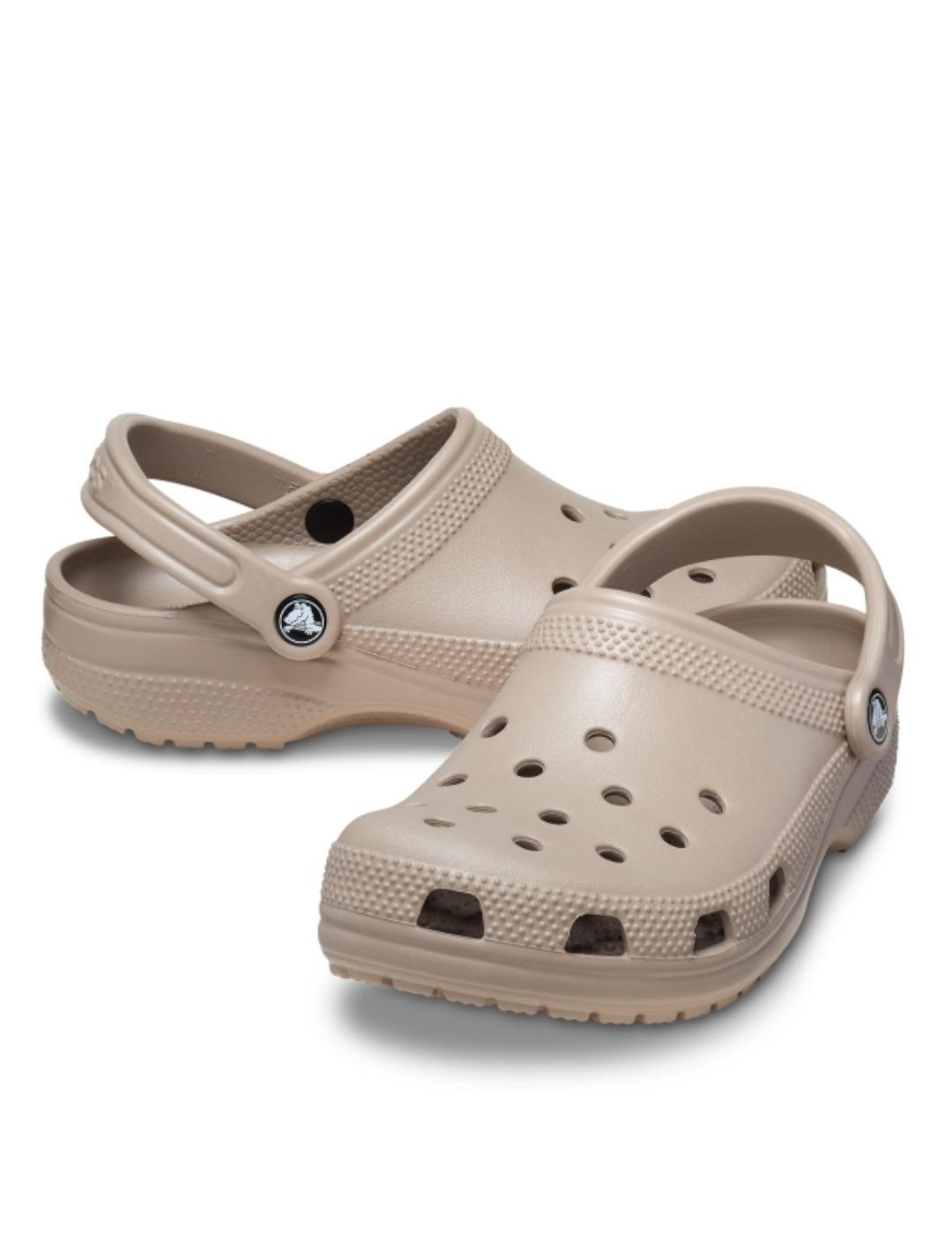 Sandali da uomo Crocs marrone. 2/6