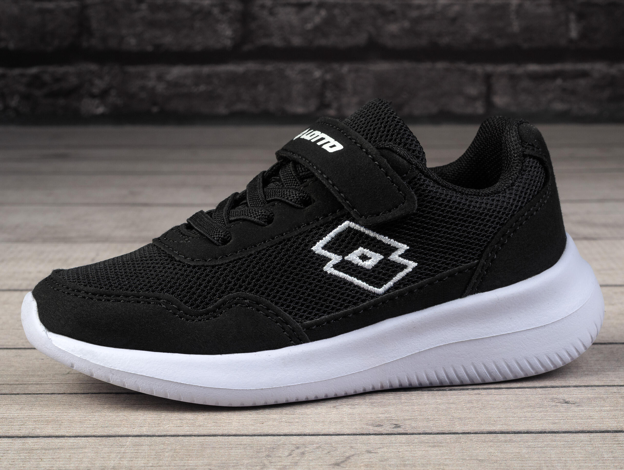 Buty dziecięce sportowe Lotto CONNECT K 3/7